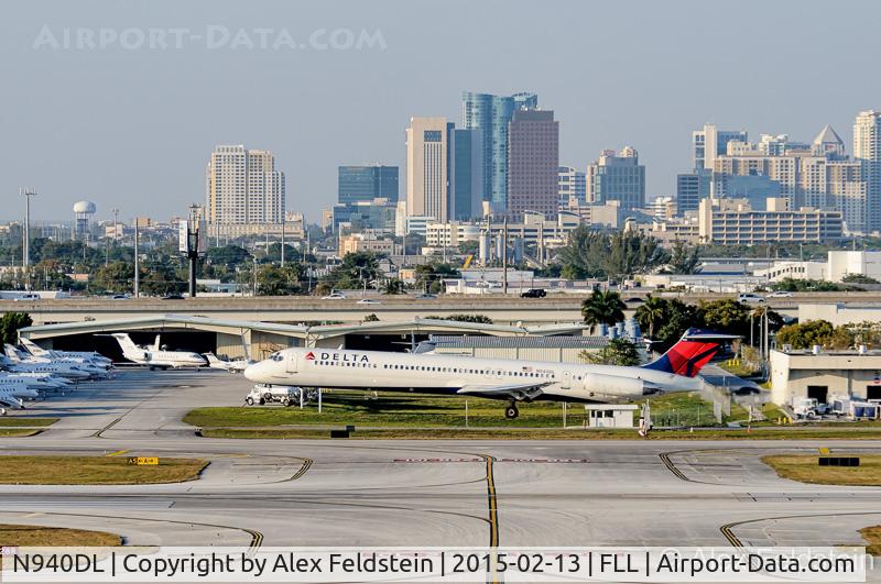 N940DL, 1989 McDonnell Douglas MD-88 C/N 49813, Ft. Lauderdale