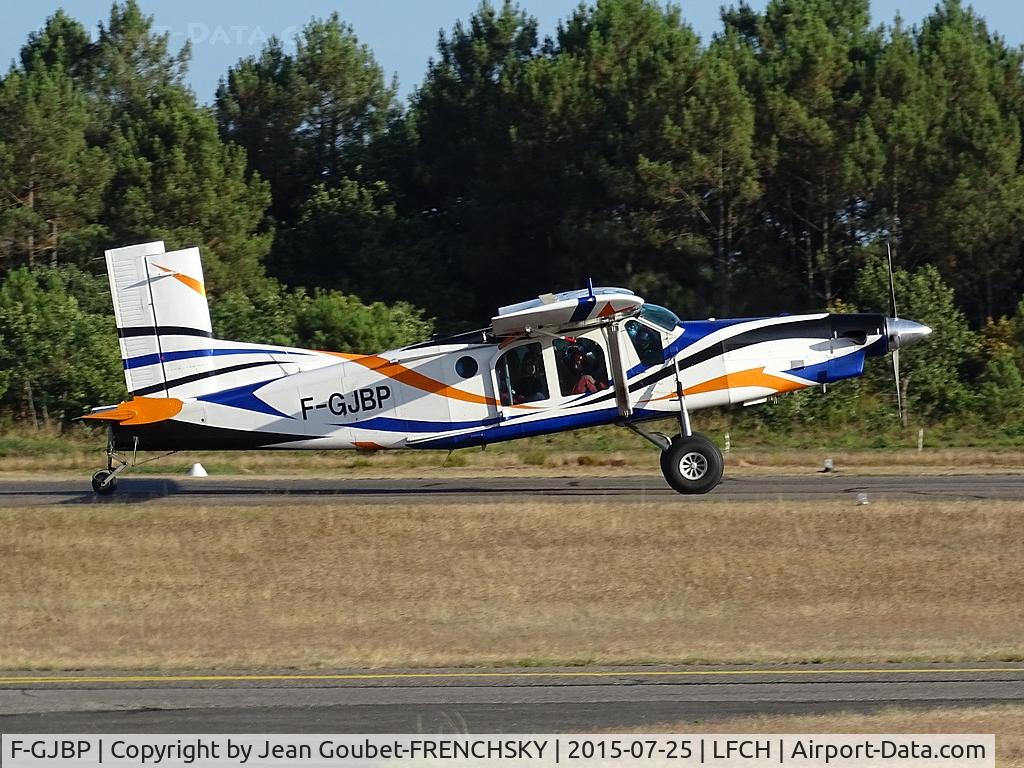 F-GJBP, Pilatus PC-6/B2-H4 Turbo Porter C/N 716, SPACE DROPPING landing after jump