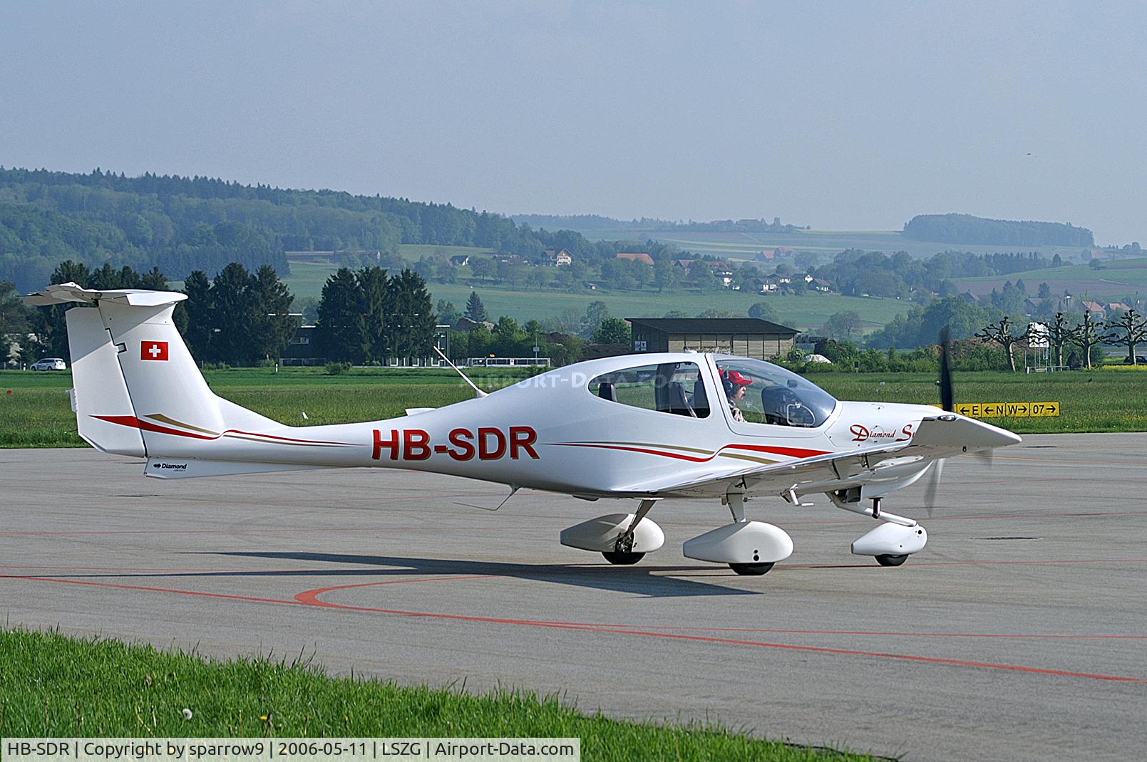 HB-SDR, 2001 Diamond DA-40 Diamond Star C/N 40.043, preflight check