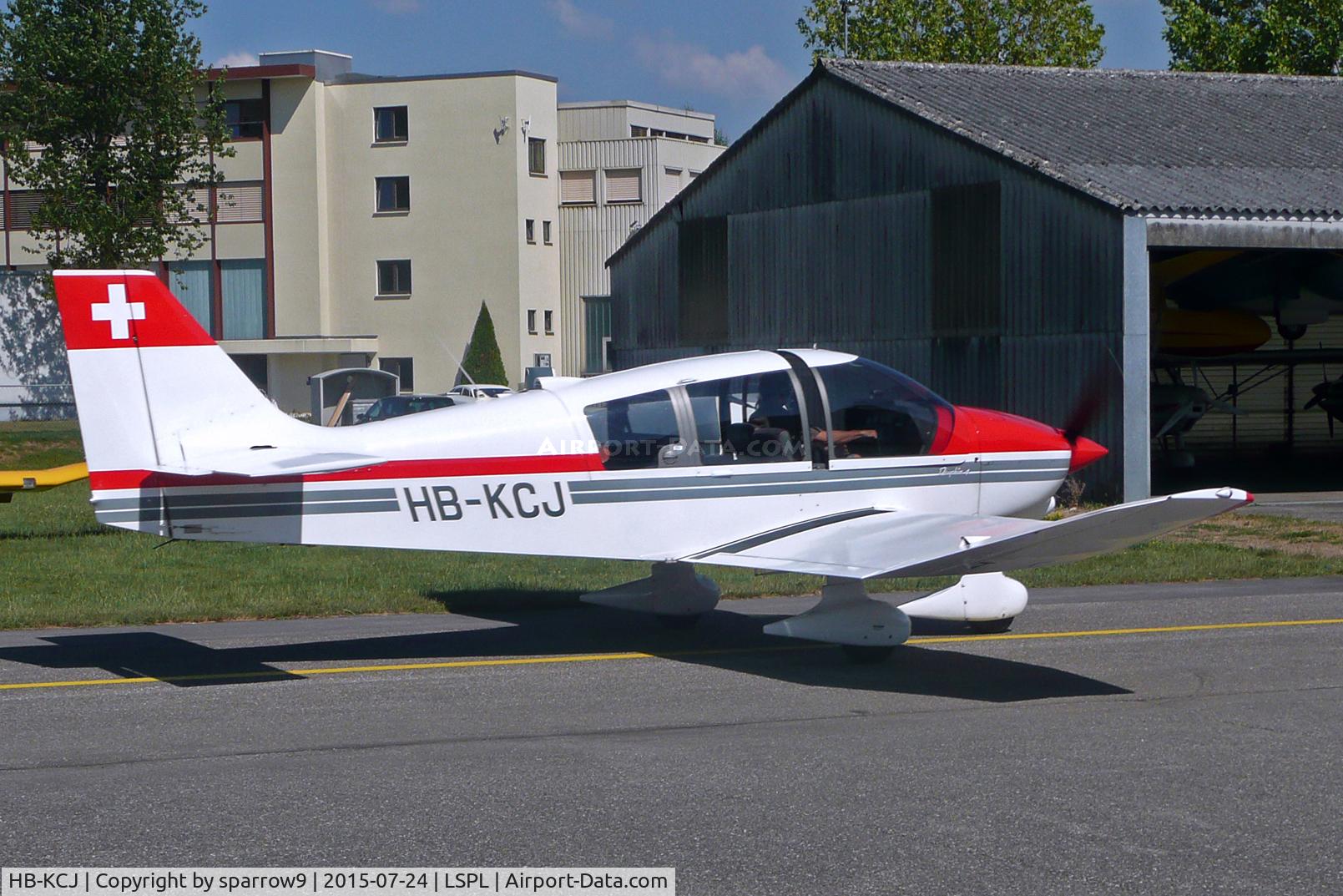 HB-KCJ, 1989 Robin DR-400-140B Major Major C/N 1916, back to hangar