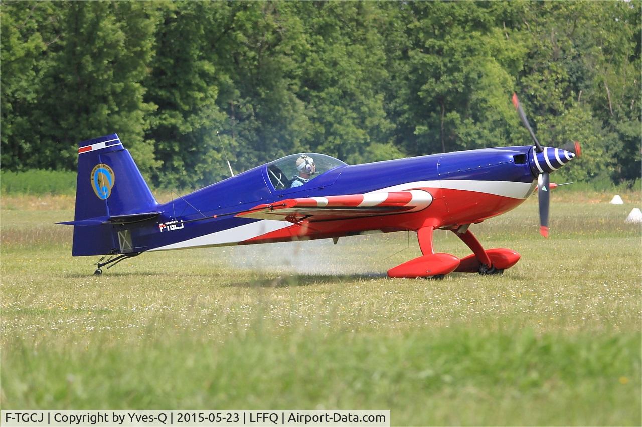 F-TGCJ, Extra EA-330SC C/N 05, Extra EA-330SC, Taxiing after landing, La Ferté-Alais airfield (LFFQ) Airshow 2015
