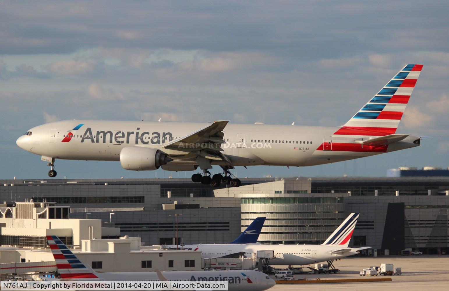N761AJ, 2002 Boeing 777-223 C/N 31478, American