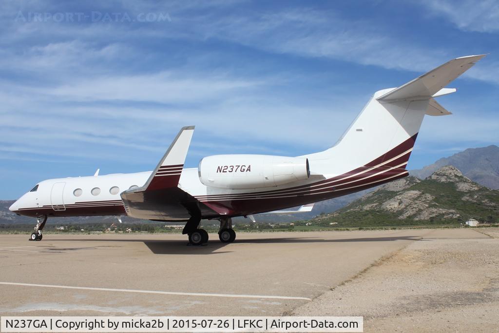 N237GA, 2006 Gulfstream Aerospace GIV-X (G450) C/N 4055, Parked
