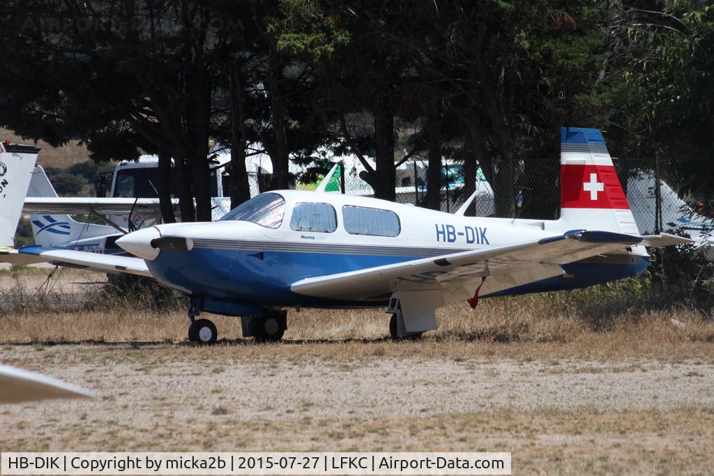 HB-DIK, 1996 Mooney M20J MSE 201 C/N 24-3392, Parked