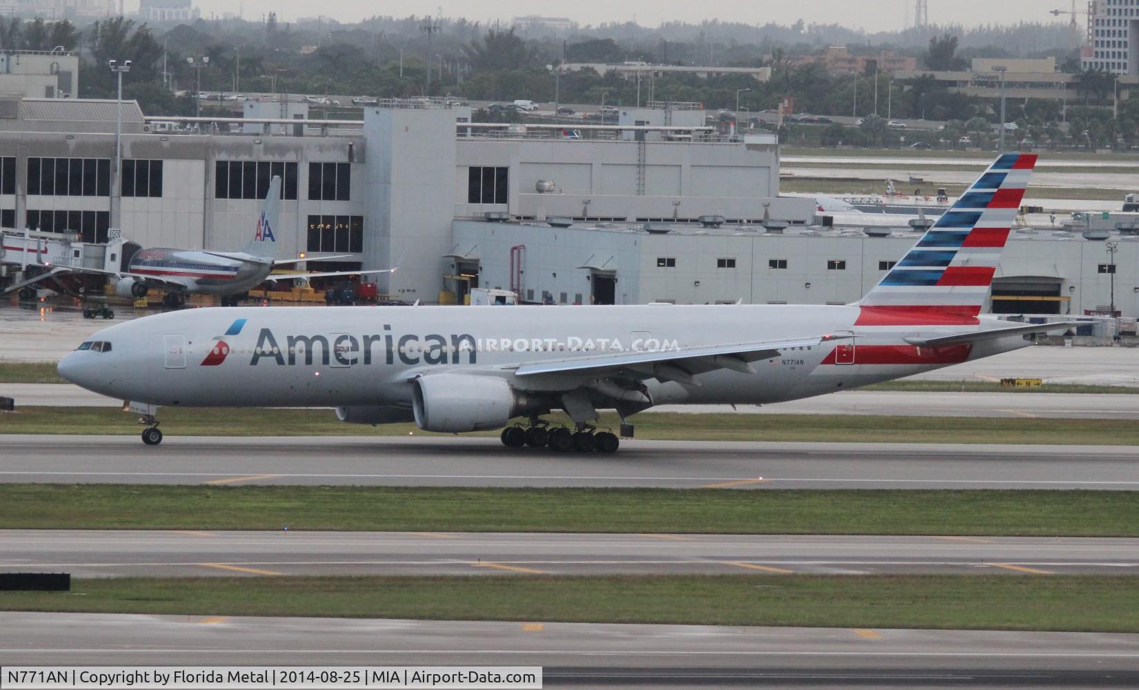 N771AN, 1999 Boeing 777-223 C/N 29579, American
