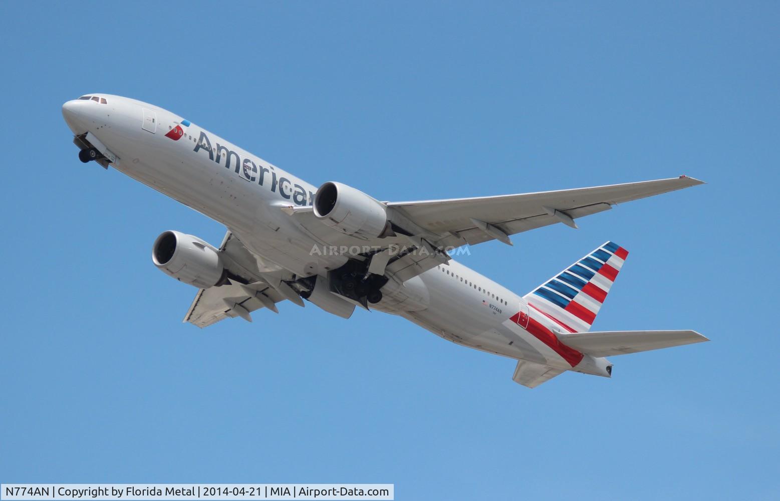 N774AN, 1999 Boeing 777-223 C/N 29581, American