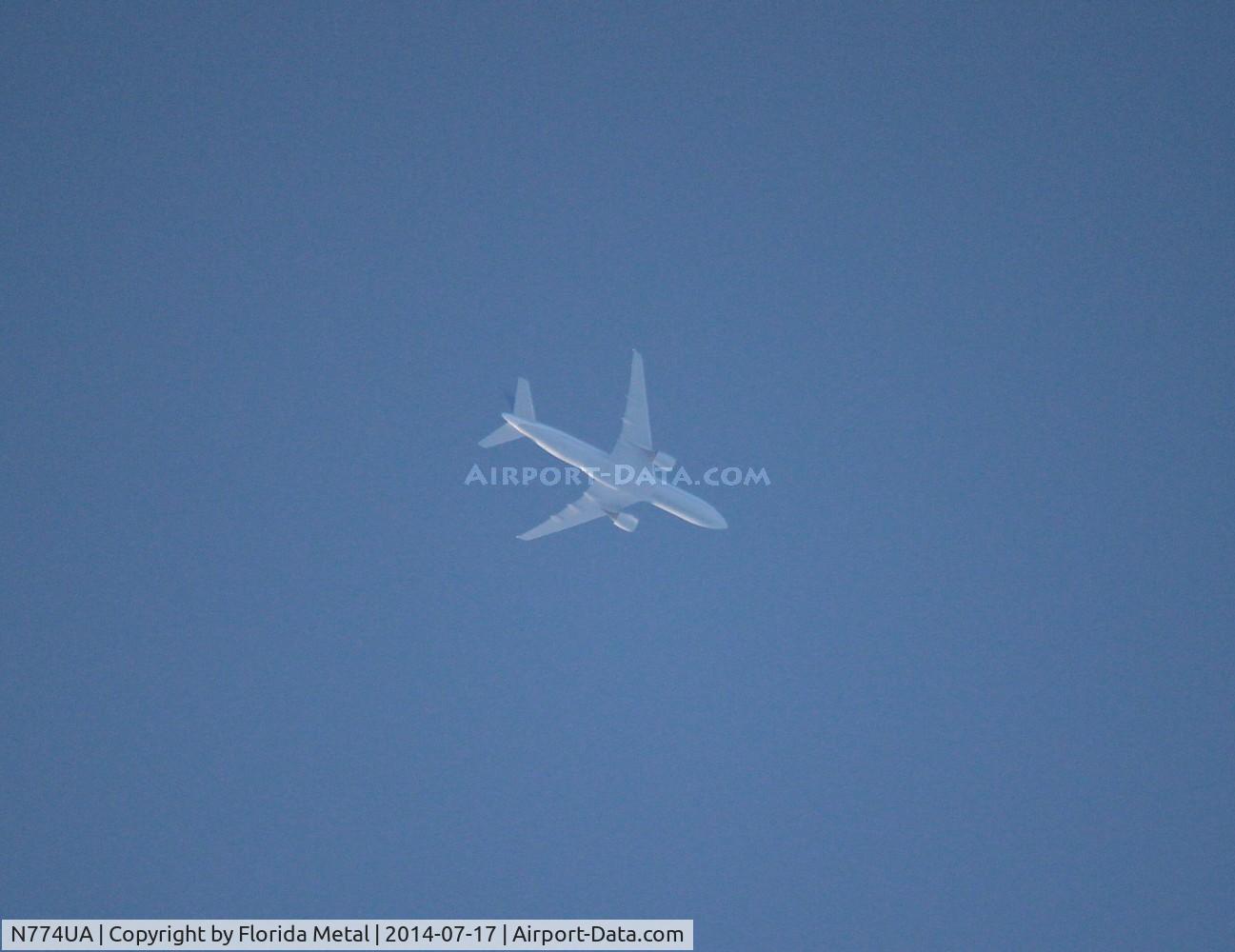 N774UA, 1996 Boeing 777-222 C/N 26936, United 777-200 overflying Livonia Michigan at 35,000 ft without contrails flying ORD-BRU