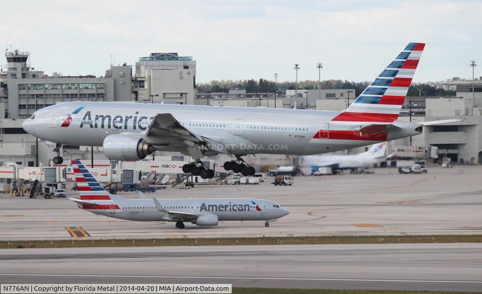 N776AN, 1999 Boeing 777-223 C/N 29582, American
