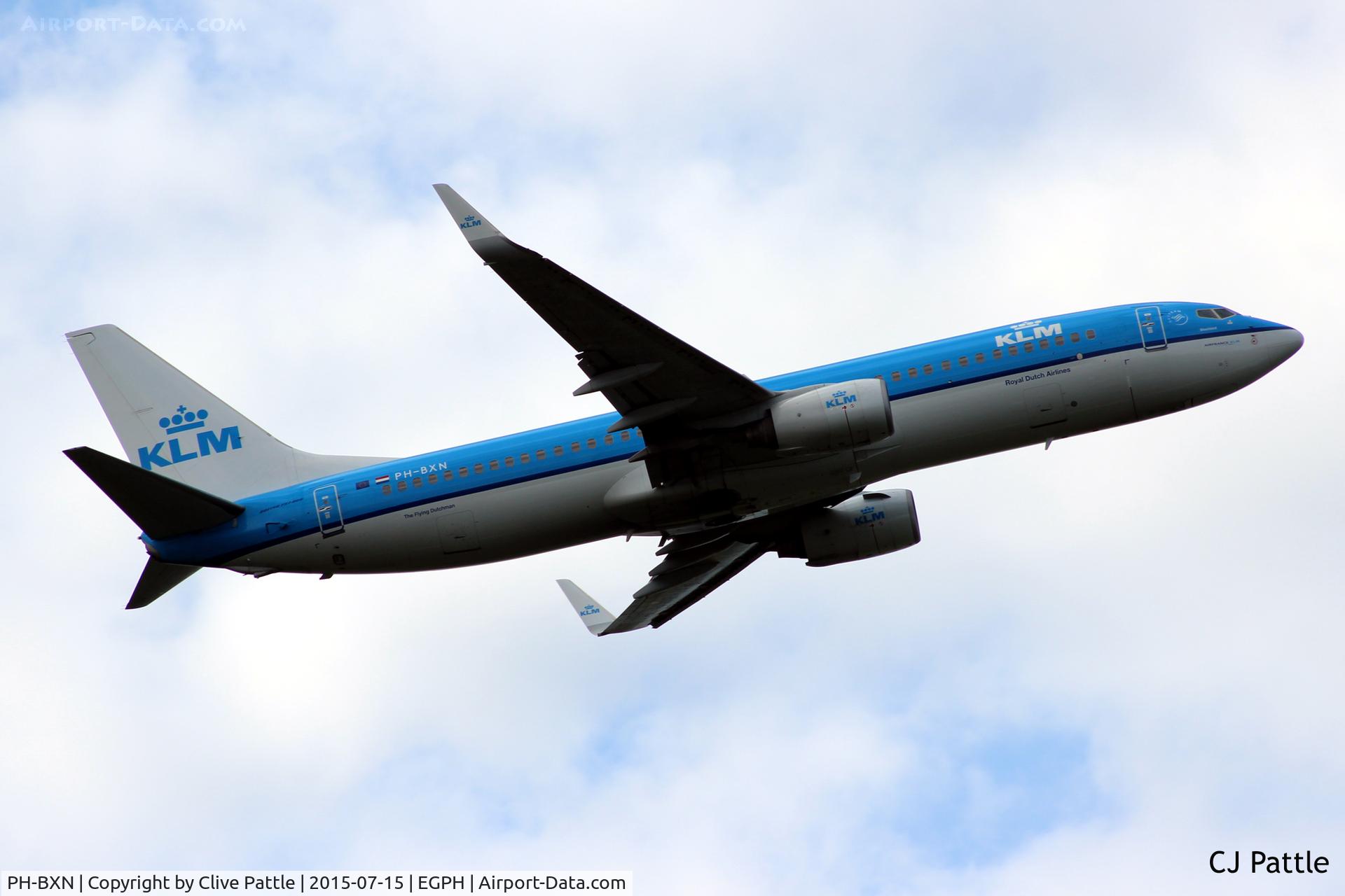 PH-BXN, 2000 Boeing 737-8K2 C/N 30356, Viewed from the banks of the Firth of Forth after take-off from EGPH