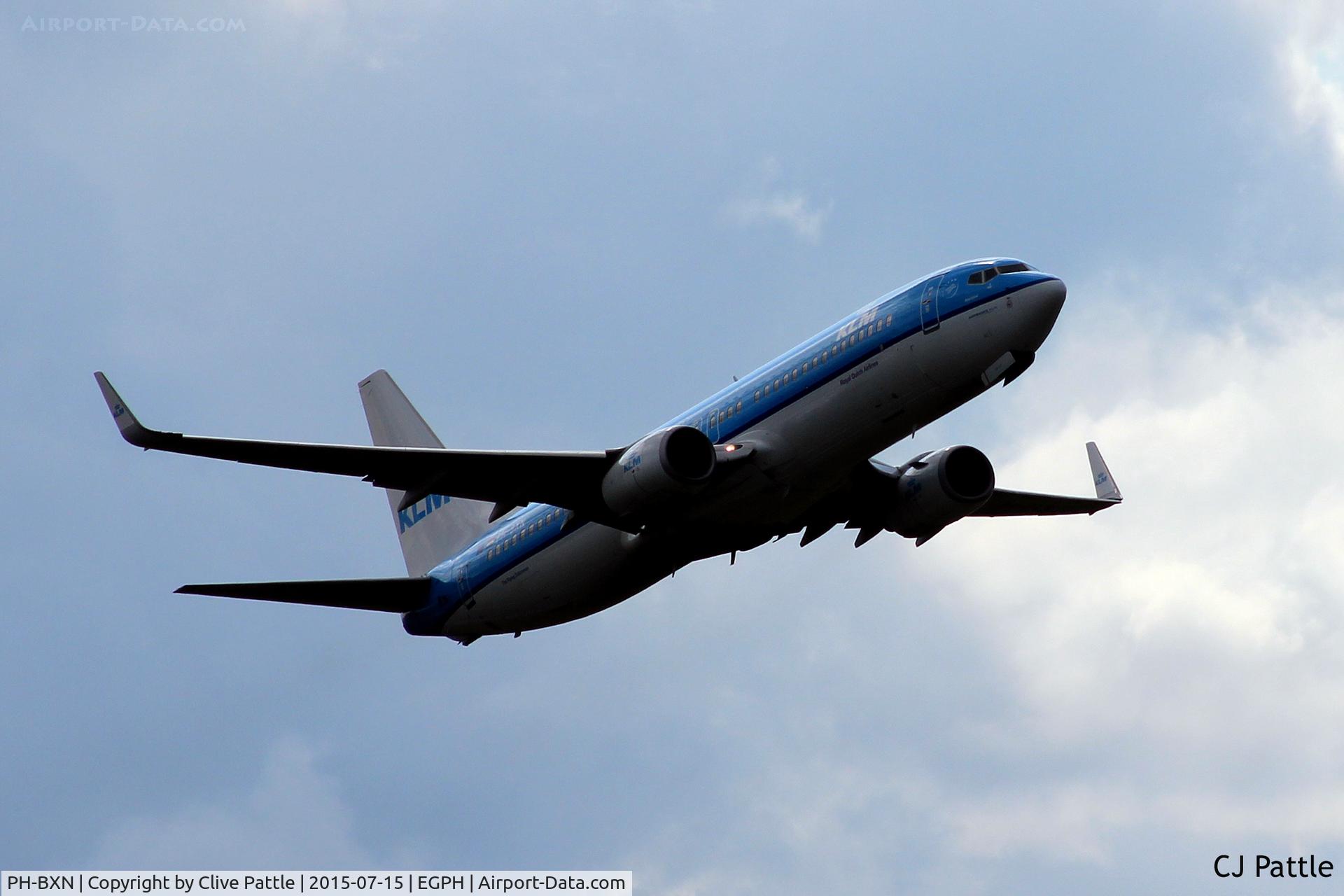 PH-BXN, 2000 Boeing 737-8K2 C/N 30356, Viewed from the banks of the Firth of Forth climbing out from Edinbburgh EGPH