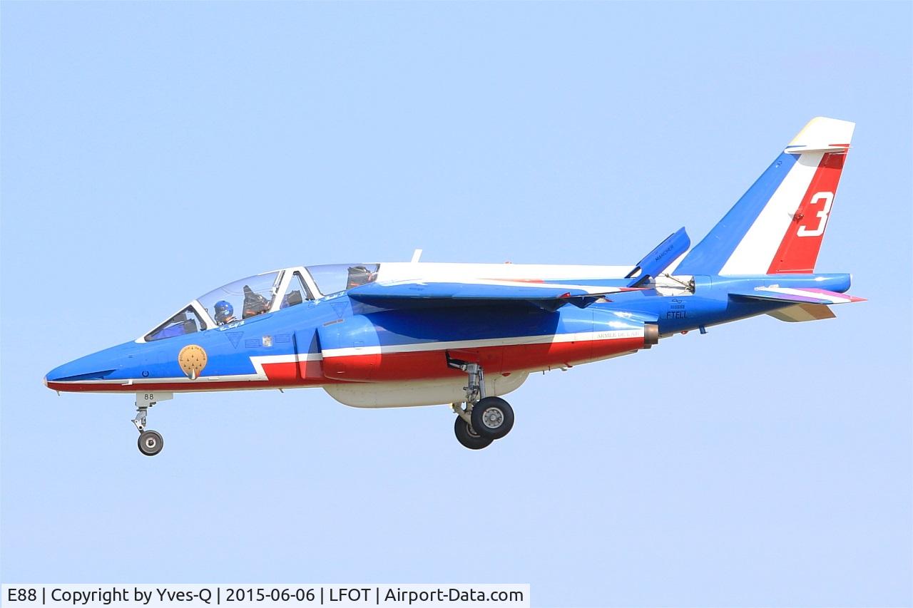 E88, Dassault-Dornier Alpha Jet E C/N E88, Dassault-Dornier Alpha Jet E (F-TELL), Athos 03 of Patrouille de France 2015, Short approach rwy 02, Tours Air Base 705 (LFOT-TUF) Air show 2015