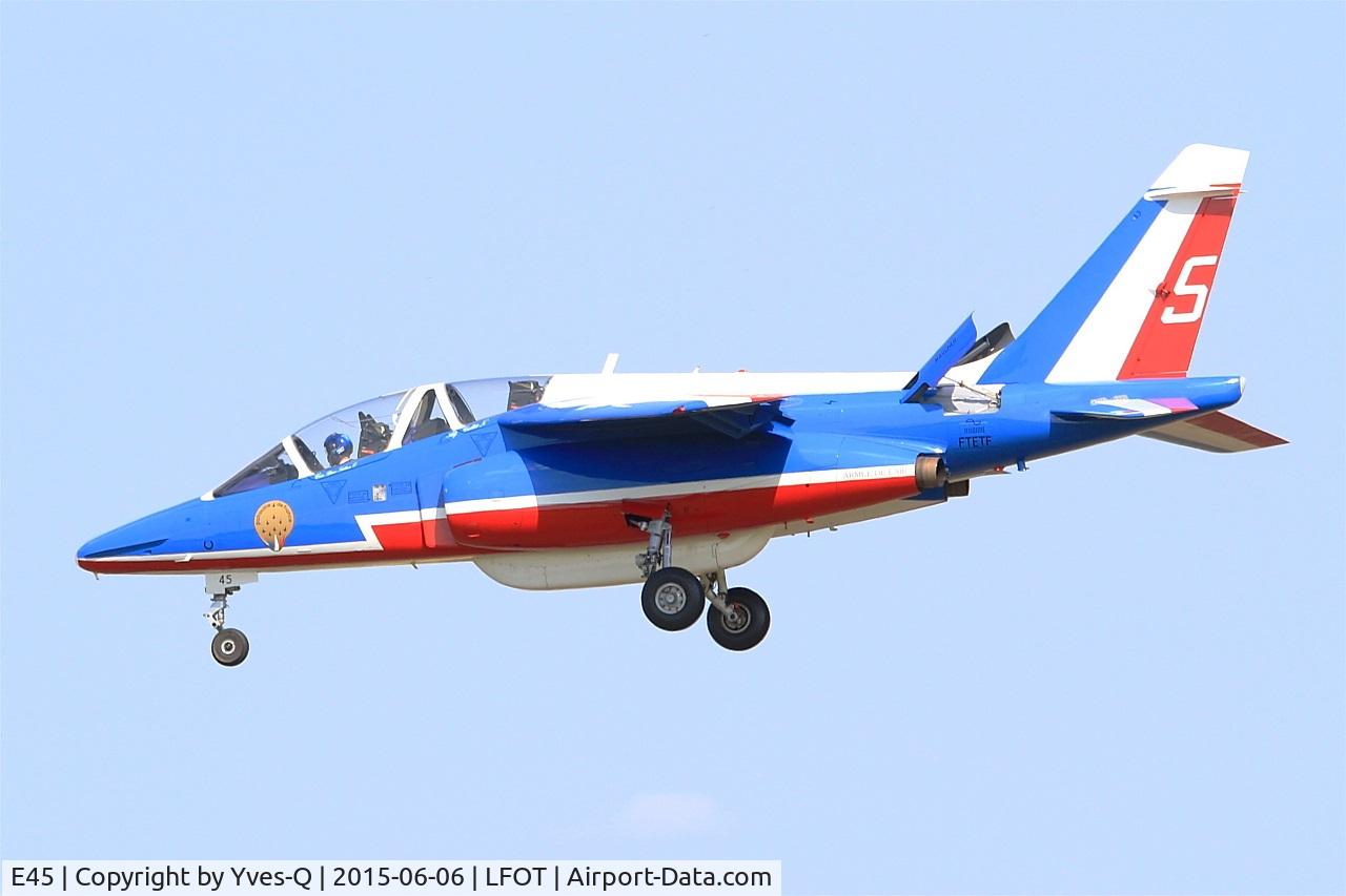 E45, Dassault-Dornier Alpha Jet E C/N E45, Dassault-Dornier Alpha Jet E (F-TETF), Athos 05 of Patrouille de France 2015, Short approach rwy 02, Tours Air Base 705 (LFOT-TUF) Air show 2015