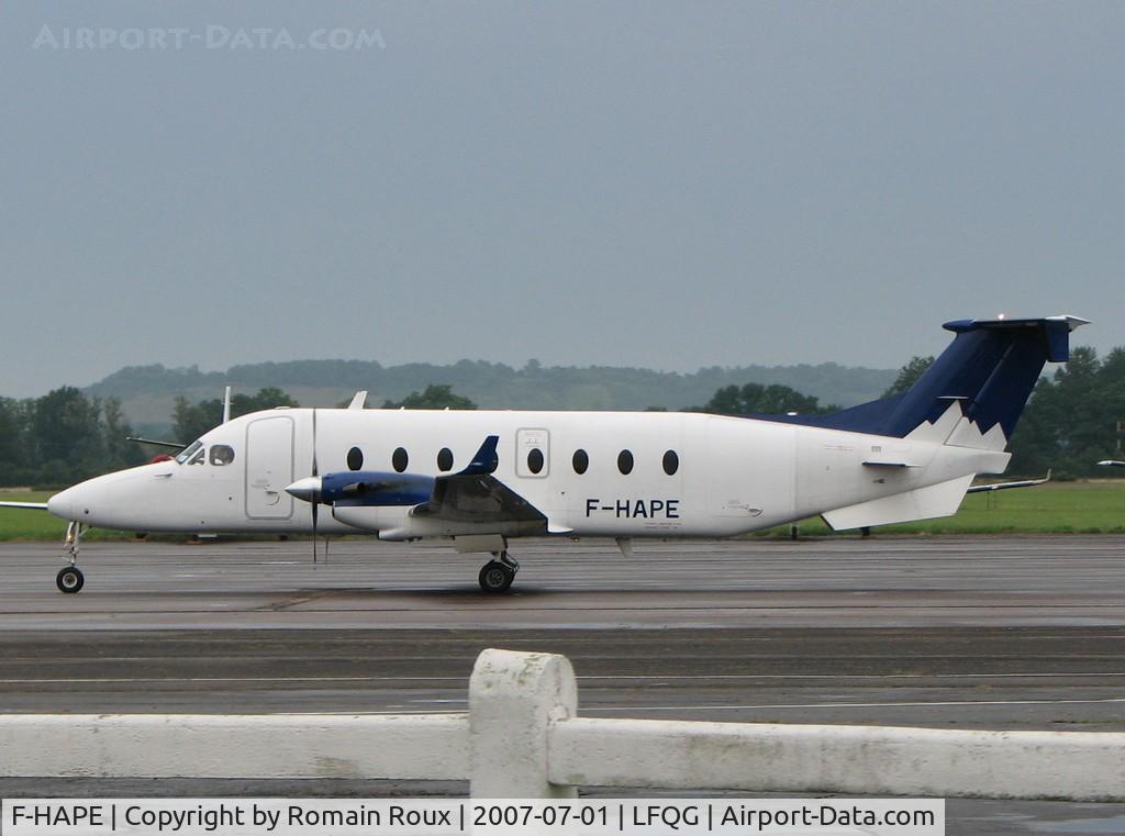F-HAPE, 1999 Beech 1900D C/N UE-367, Taxiing