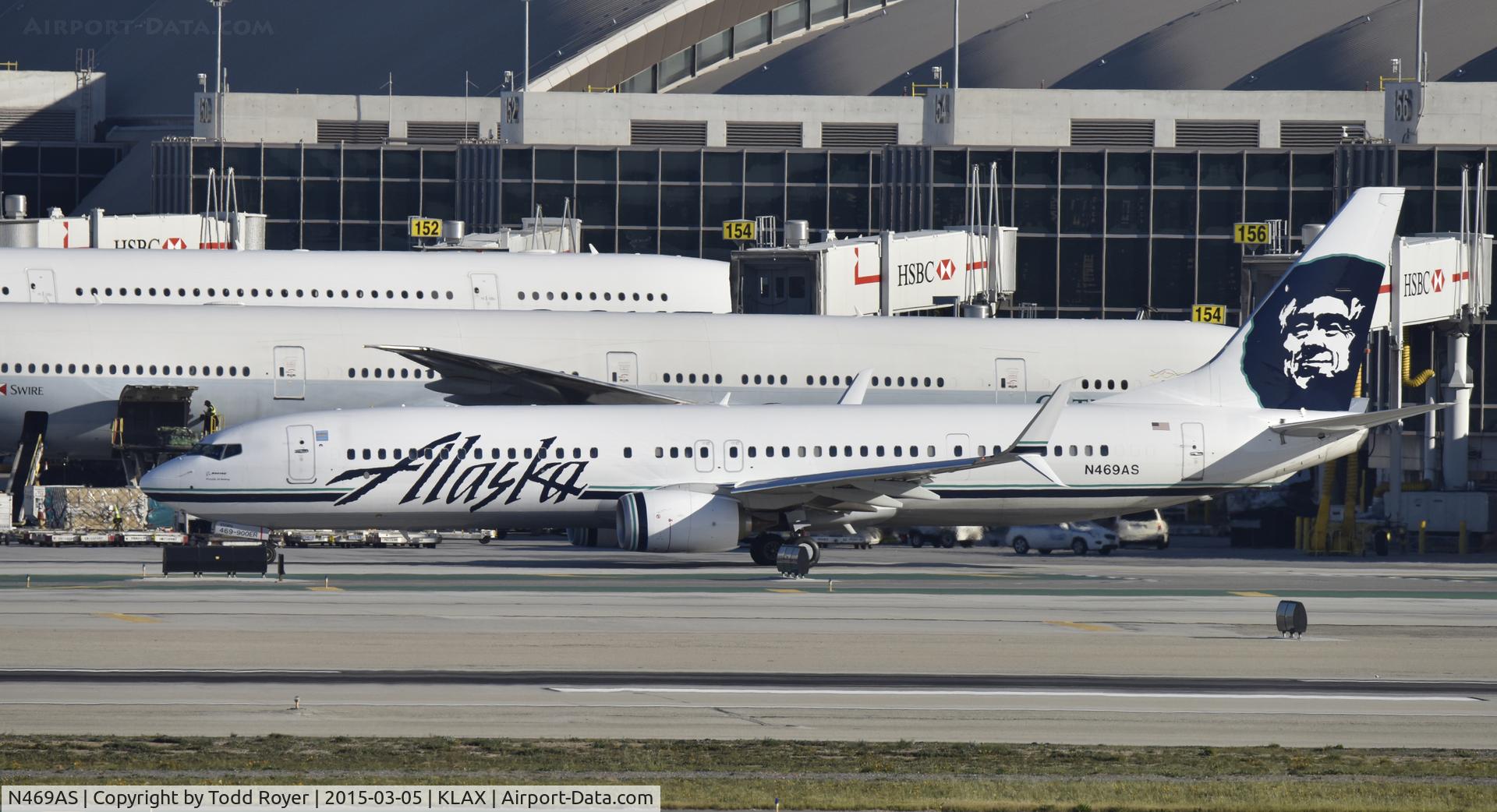 N469AS, 2014 Boeing 737-990/ER C/N 41702, Taxiing for departure at LAX
