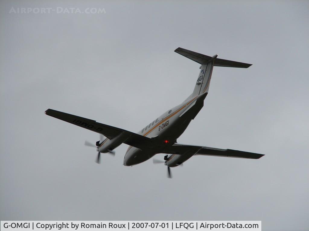 G-OMGI, 1986 Beech B200 Super King Air King Air C/N BB-1259, Take off
