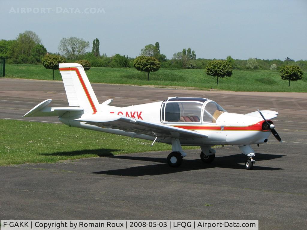 F-GAKK, Socata MS-880B Rallye Club C/N 2946, Parked