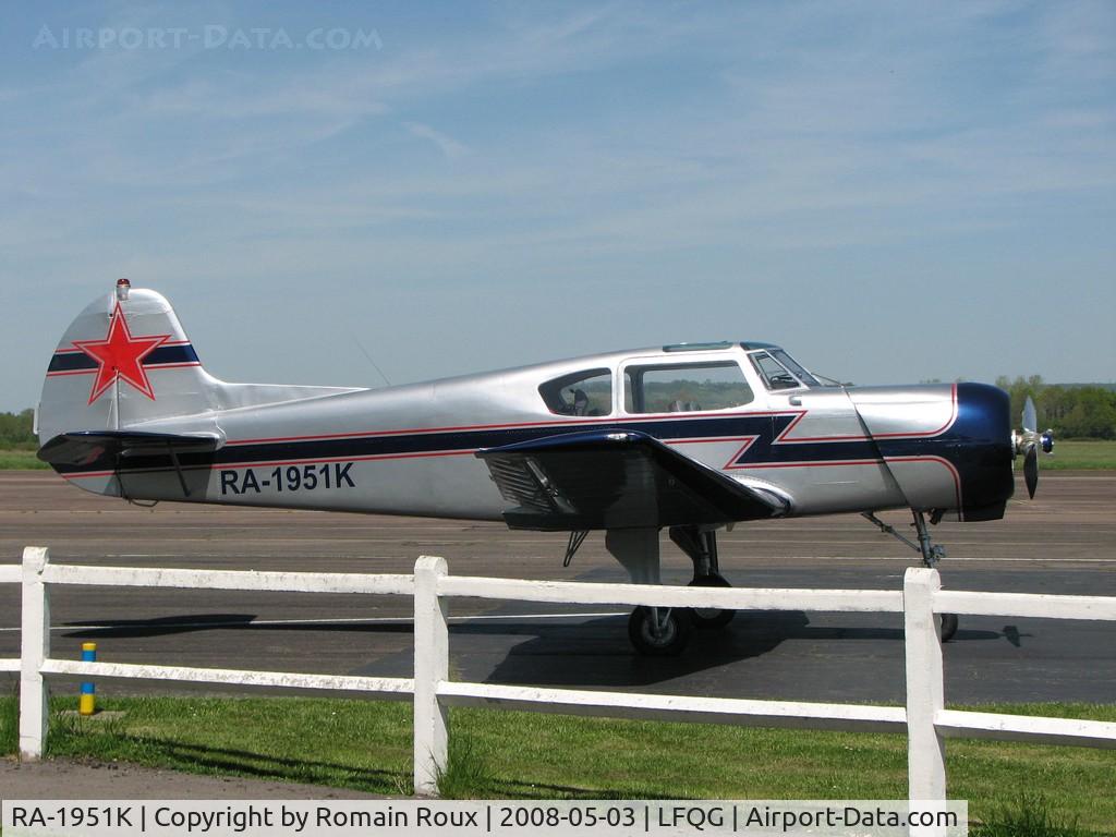 RA-1951K, Yakovlev Yak-18T C/N 6201510, Parked