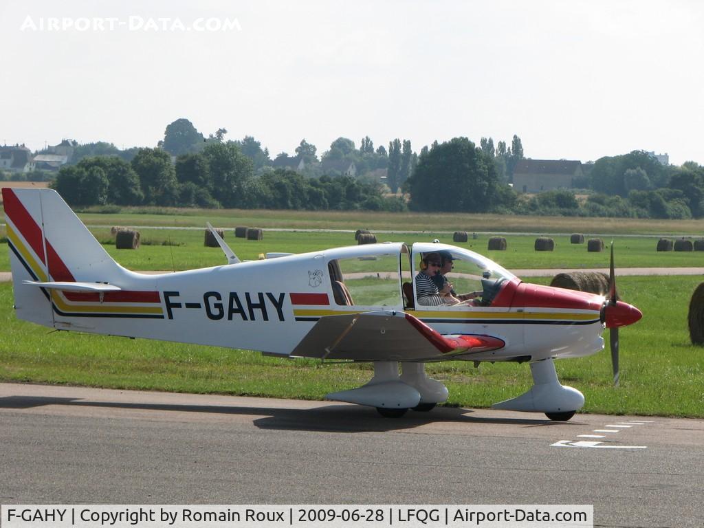 F-GAHY, Robin DR-400-160 Chevalier C/N 1193, Taxiing
