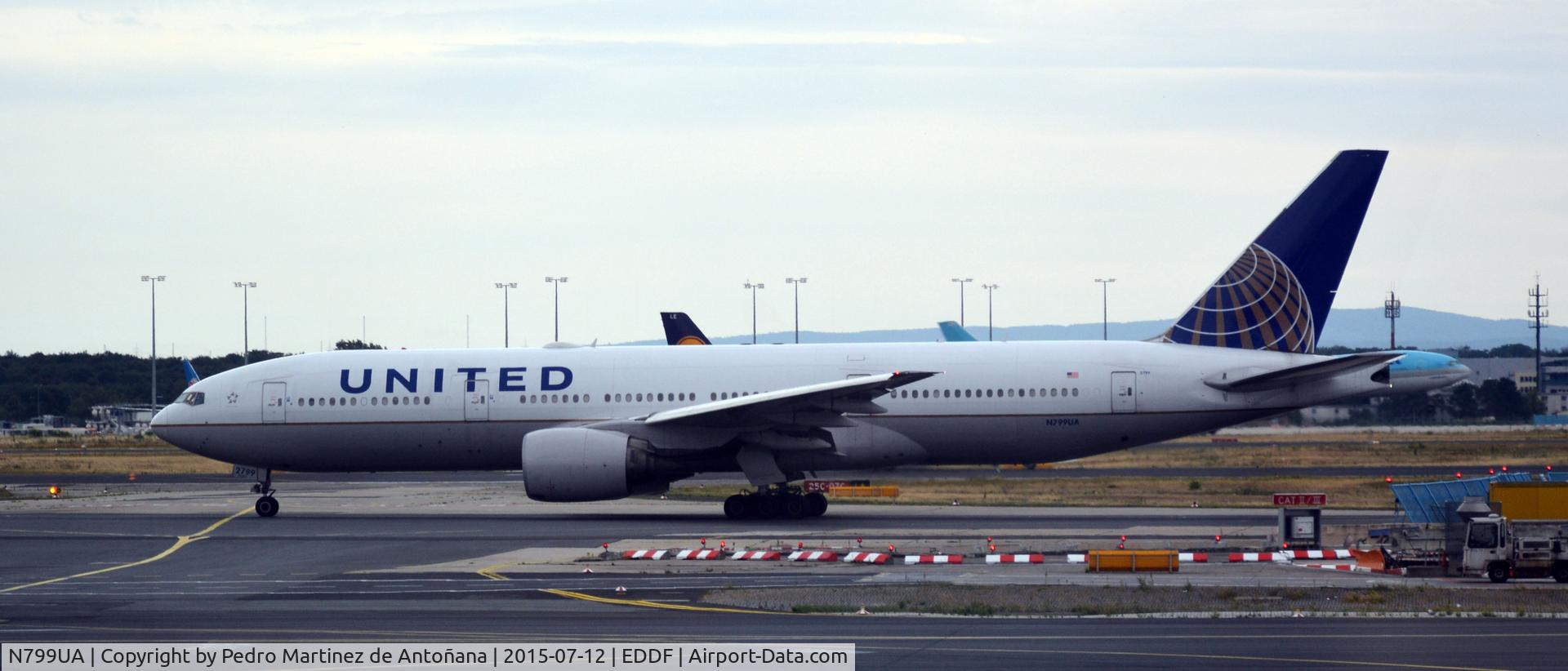 N799UA, 1998 Boeing 777-222 C/N 26926, Frankfurt - Flughafen - Alemania