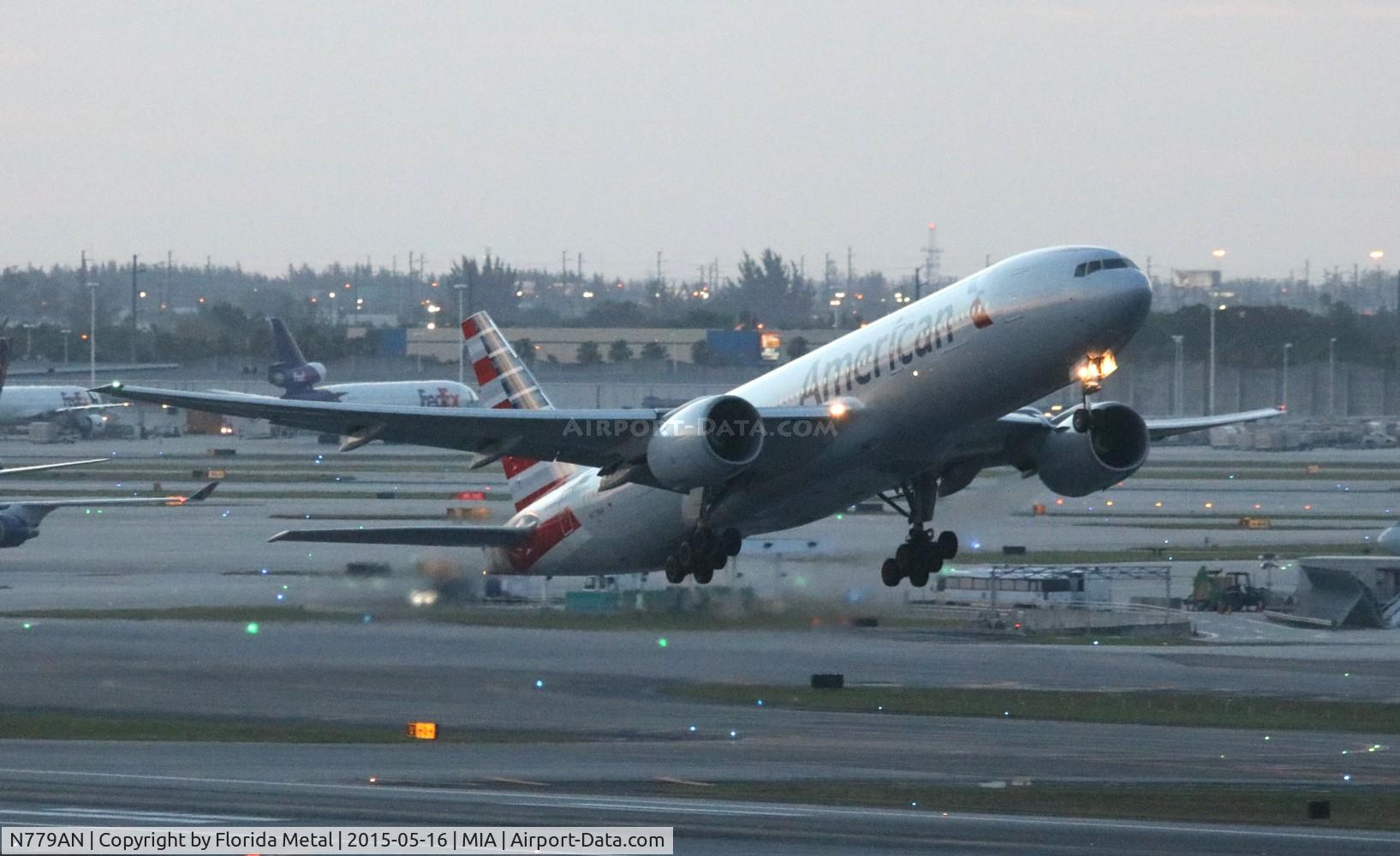 N779AN, 1999 Boeing 777-223 C/N 29955, American