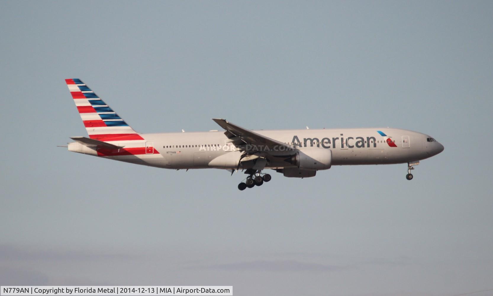 N779AN, 1999 Boeing 777-223 C/N 29955, American
