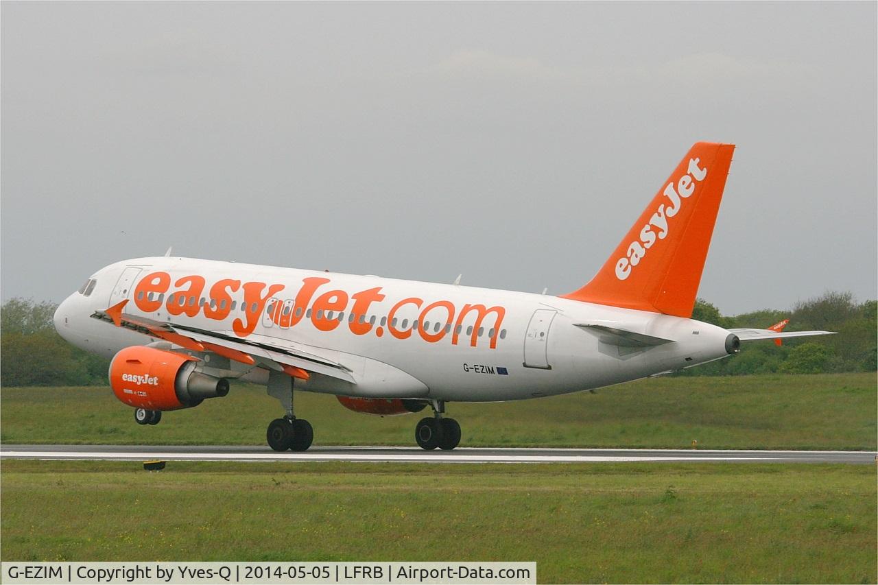 G-EZIM, 2005 Airbus A319-111 C/N 2495, Airbus A319-111, Take off rwy 25L, Brest-Bretagne Airport (LFRB-BES)