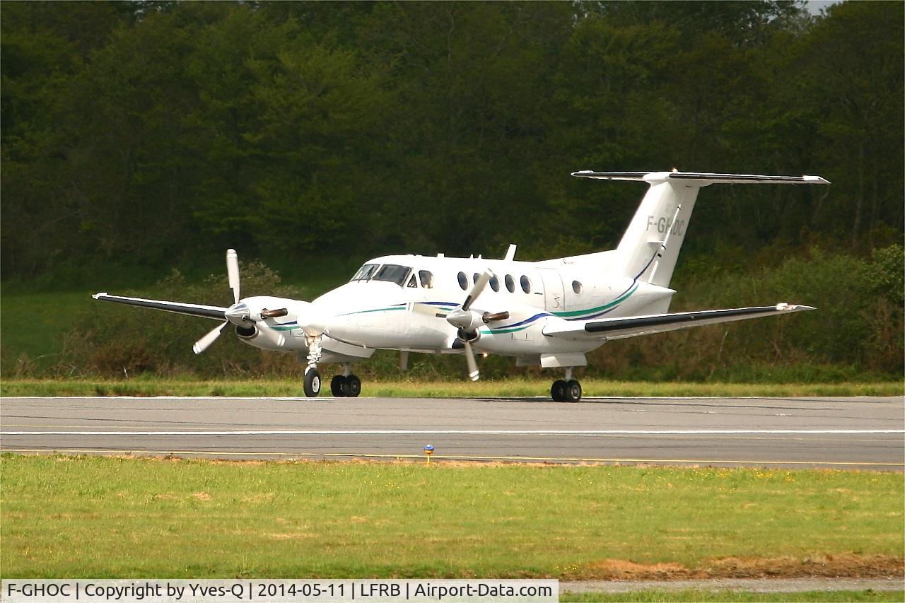 F-GHOC, 1978 Beech 200 Super King Air C/N BB-406, Beech 200 Super King Air, Lining up prior take off rwy 25L, Brest-Bretagne airport (LFRB-BES)