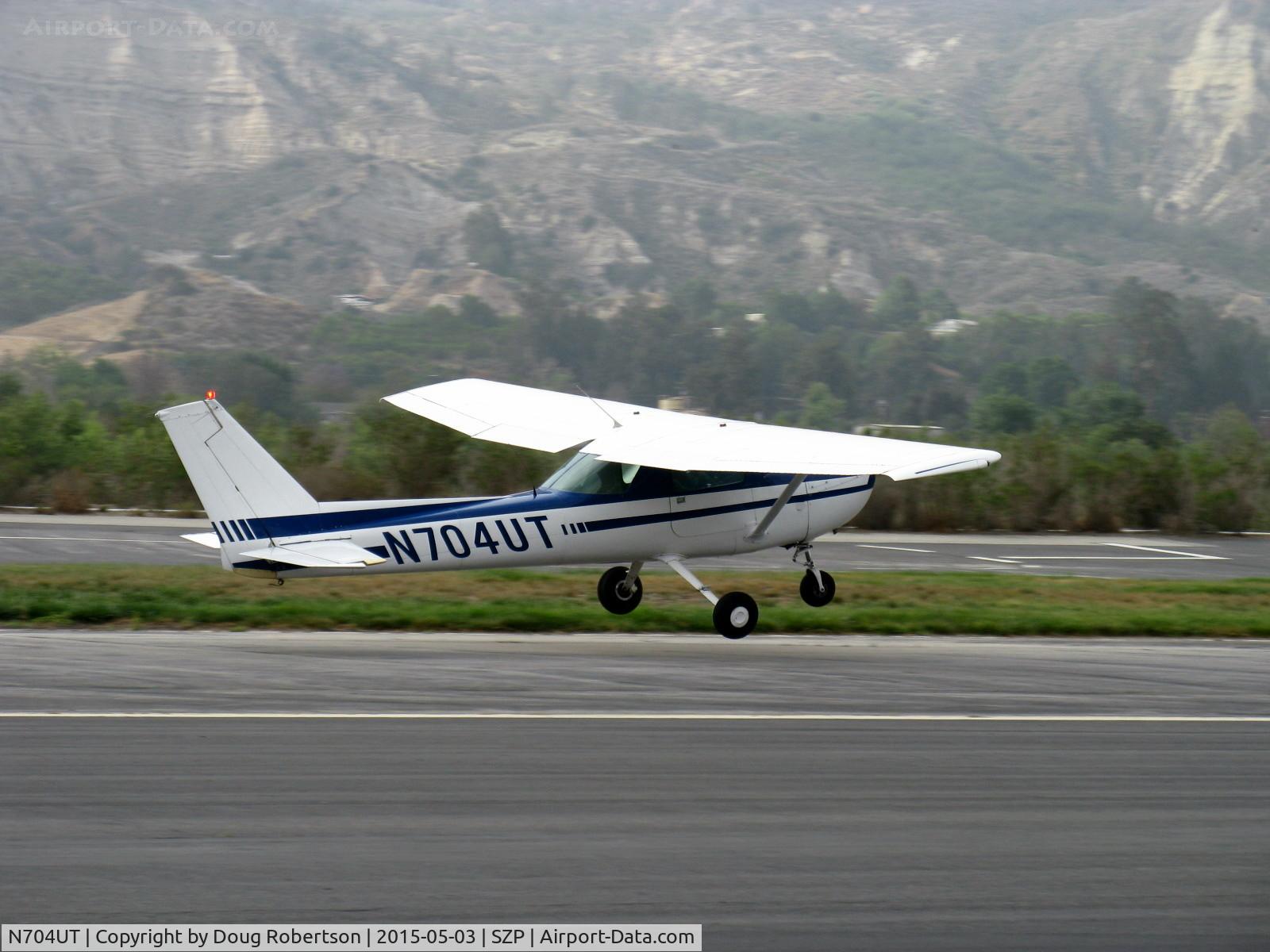 N704UT, 1976 Cessna 150M C/N 15078891, 1976 Cessna 150M, Continental O-200 100 Hp, landing Rwy 22
