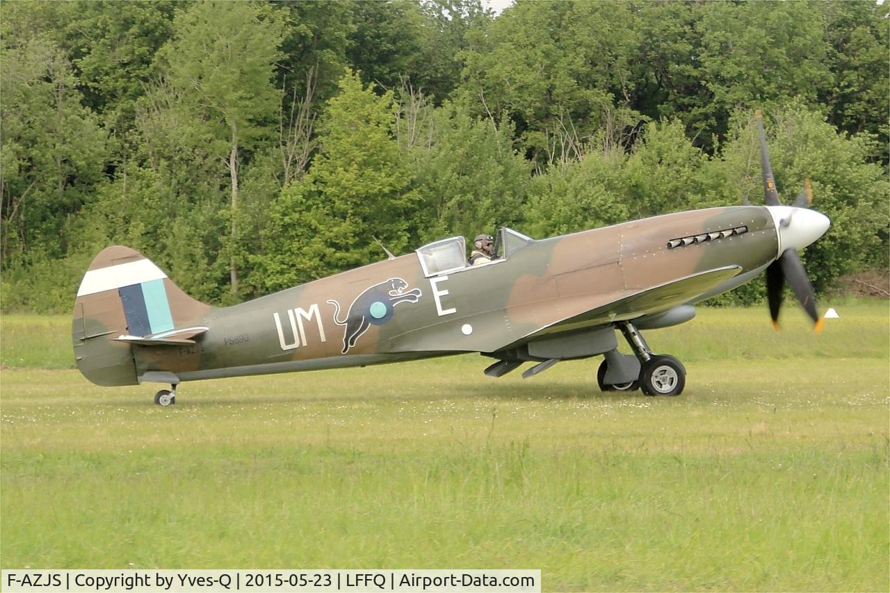 F-AZJS, 1944 Supermarine 389 Spitfire PR.XIX C/N 6S/585110, Supermarine 389 Spitfire PR.XIX, Taxiing after landing, La Ferté-Alais airfield (LFFQ) Airshow 2015