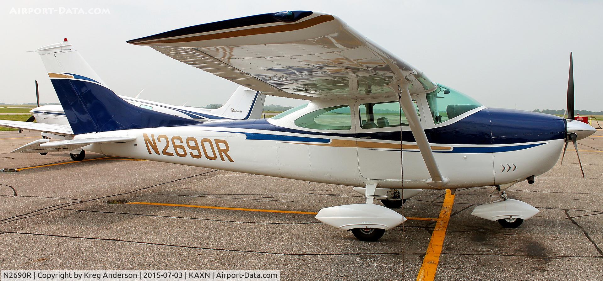 N2690R, 1967 Cessna 182K Skylane C/N 18258390, Cessna 182K Skylane on the ramp.