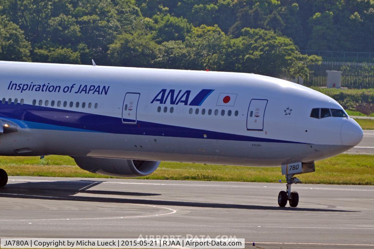 JA780A, 2007 Boeing 777-381/ER C/N 34895, Sharp turn for the nose gear