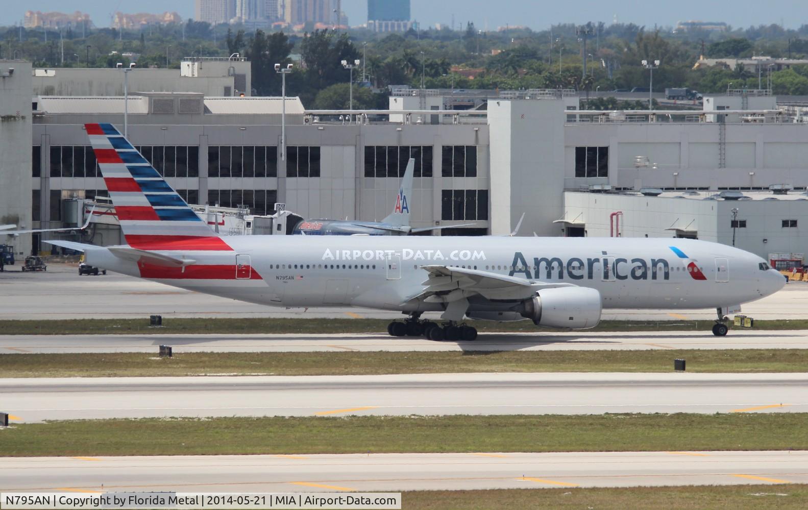N795AN, 2000 Boeing 777-223 C/N 30257, American