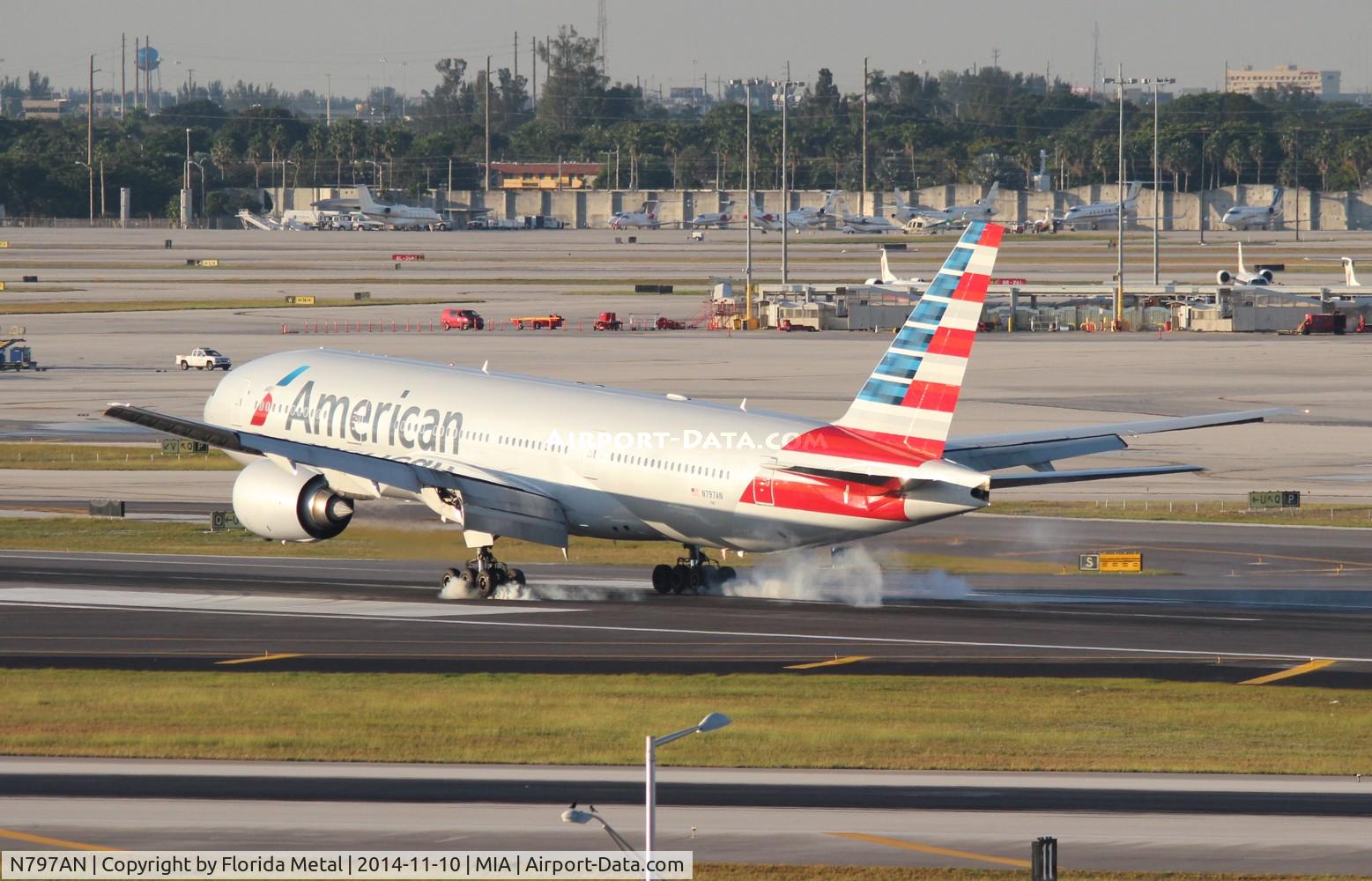 N797AN, 2001 Boeing 777-223 C/N 30012, American