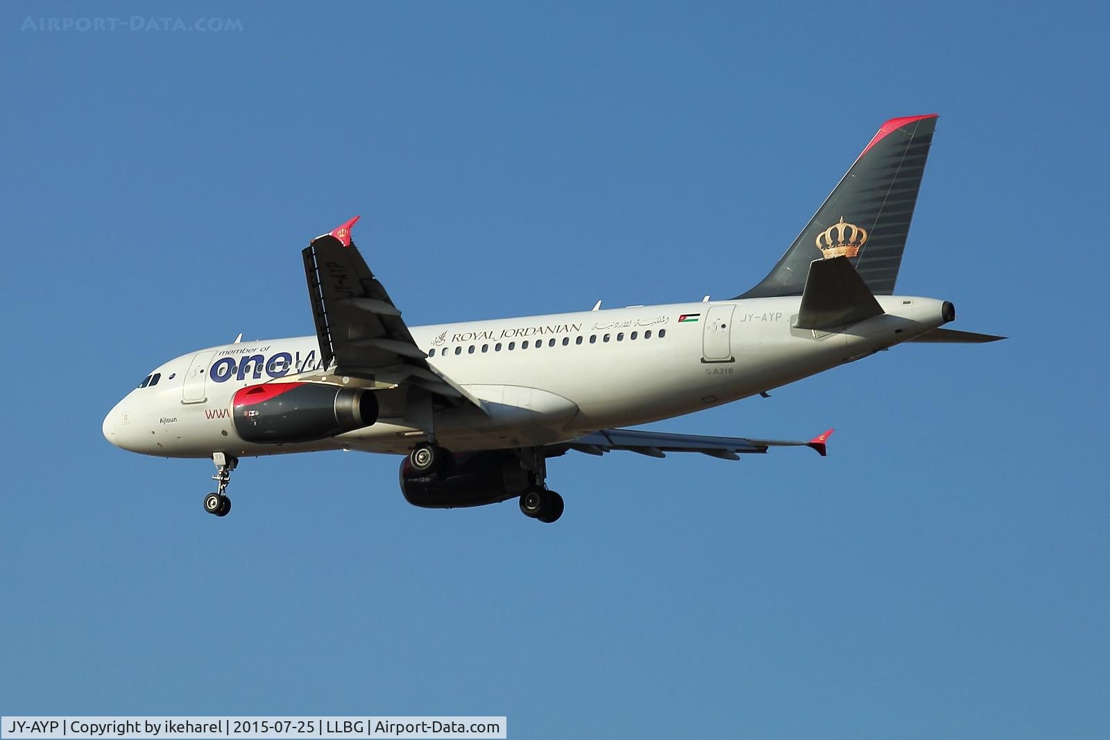 JY-AYP, 2009 Airbus A319-132 C/N 3832, Same plane seconds before landed on runway 12.