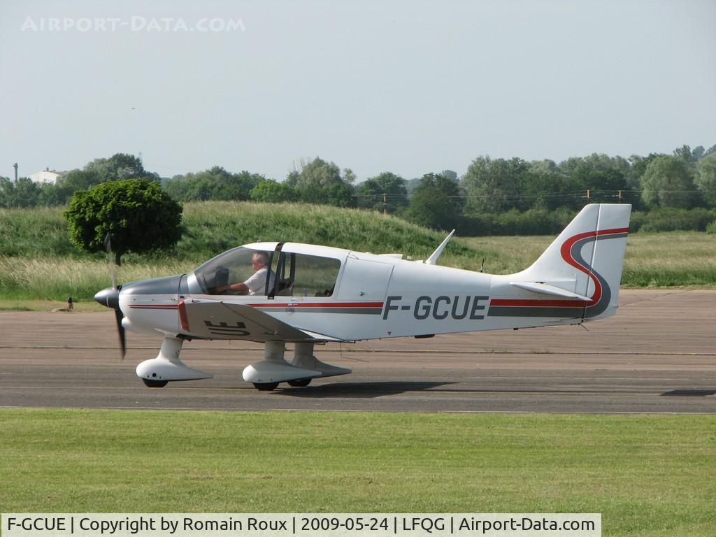 F-GCUE, Robin DR-400-160 Chevalier C/N 1503, Taxiing