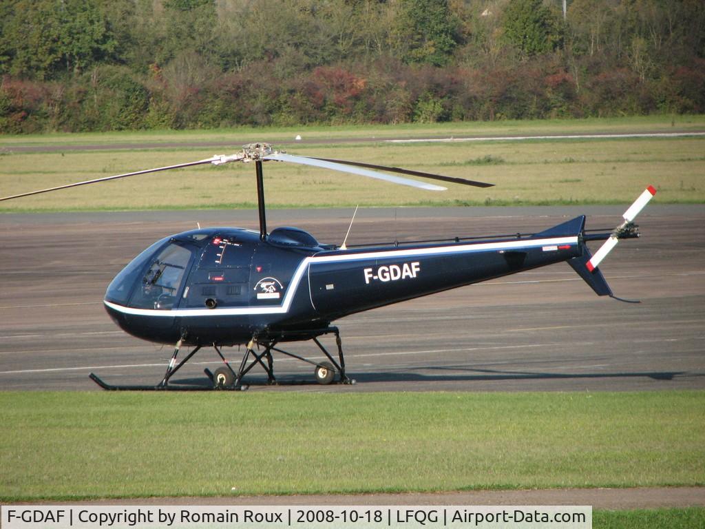 F-GDAF, 1980 Enstrom 280C Shark C/N 1206, Parked
