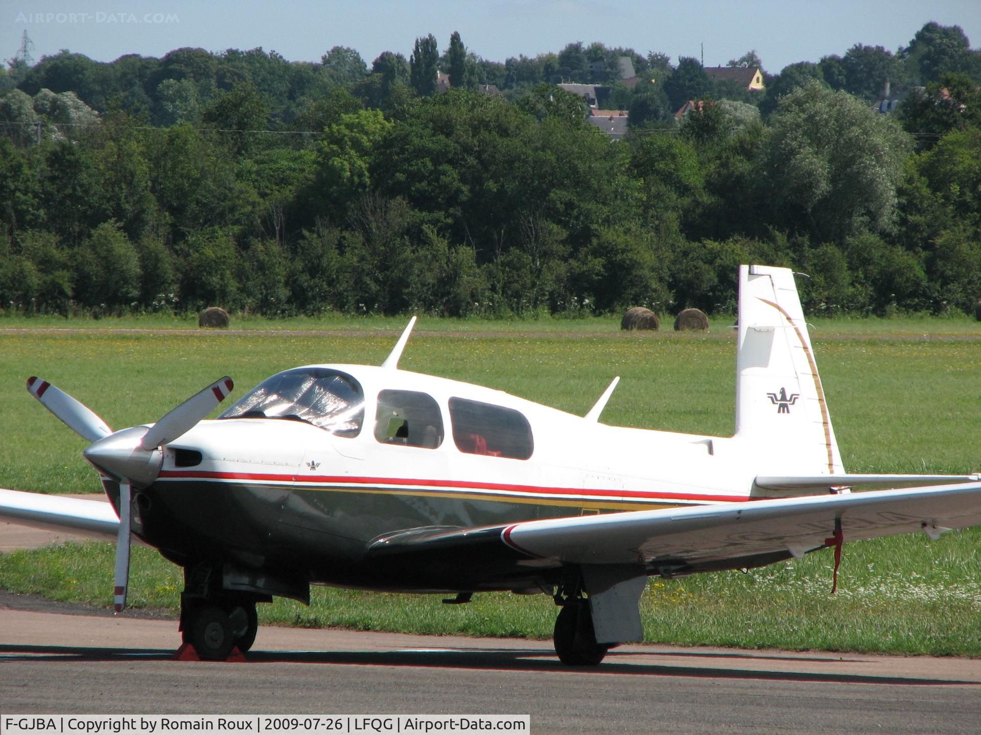 F-GJBA, Mooney M20J 201 C/N 24-3132, Parked