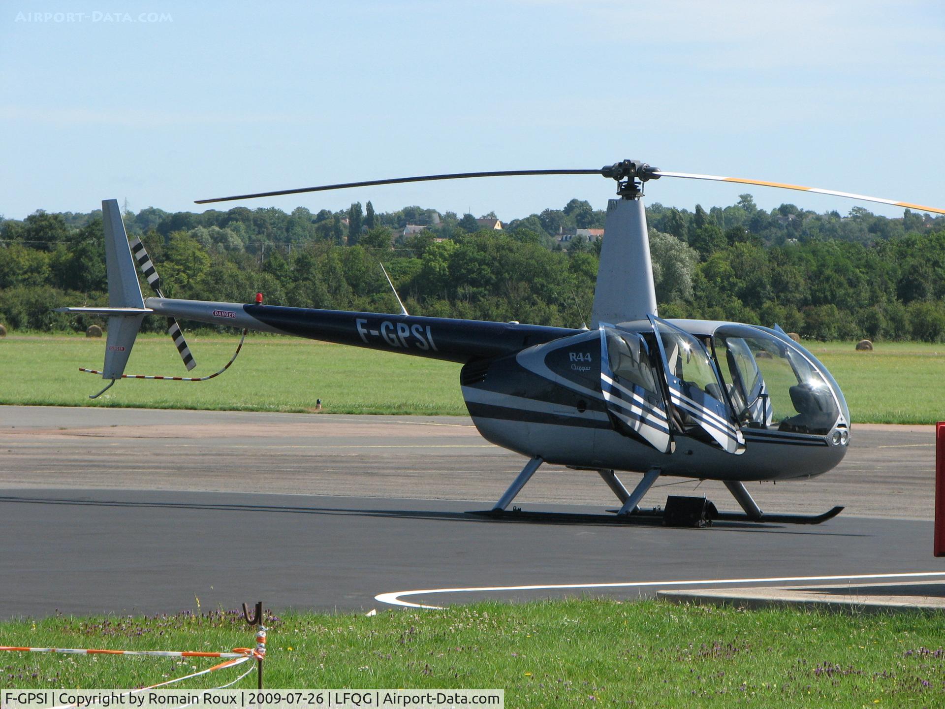 F-GPSI, Robinson R44 C/N 0882, Parked