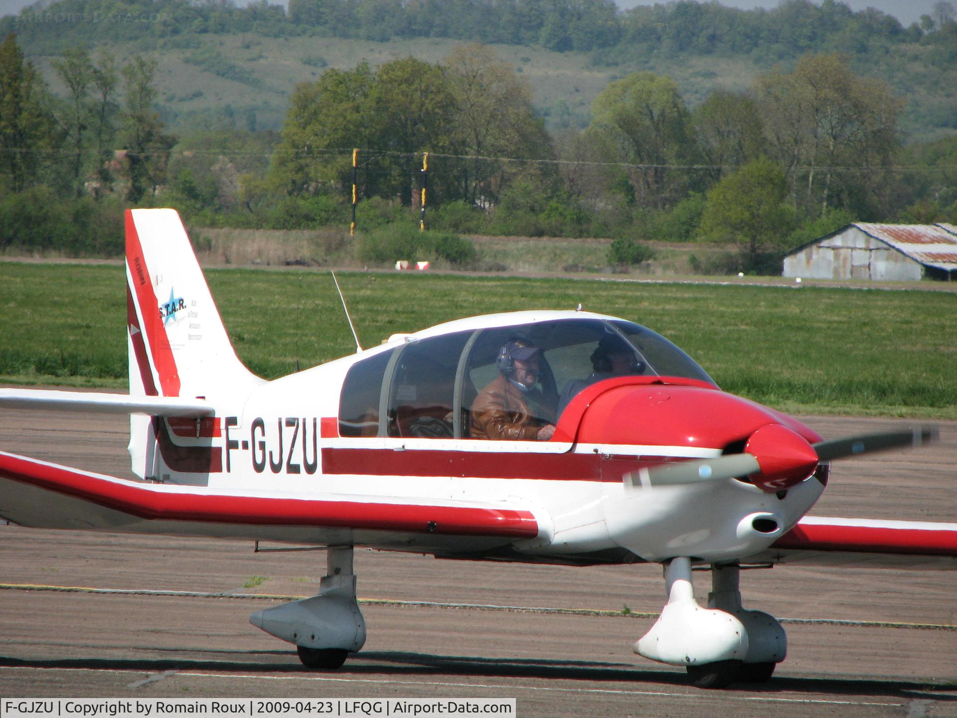 F-GJZU, Robin DR-400-120 C/N 2031, Parked