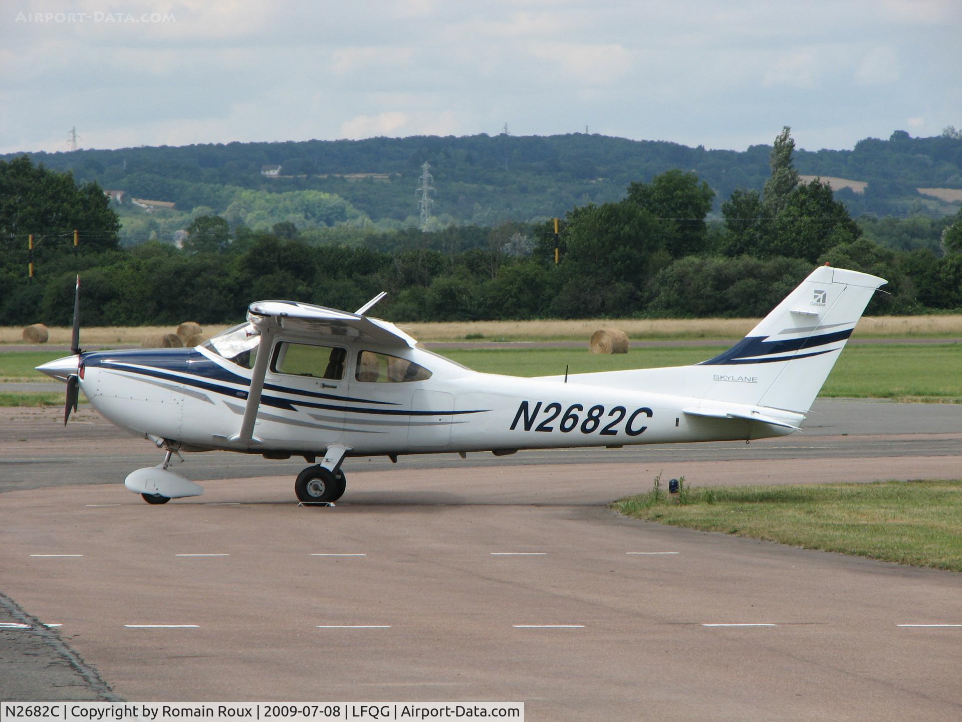 N2682C, 2005 Cessna 182T Skylane C/N 18281648, Parked