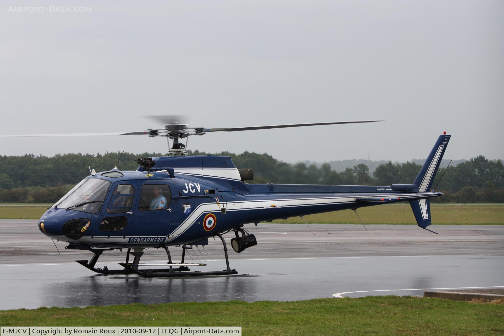 F-MJCV, 1989 Aerospatiale AS-350B Ecureuil C/N 2118, Parked