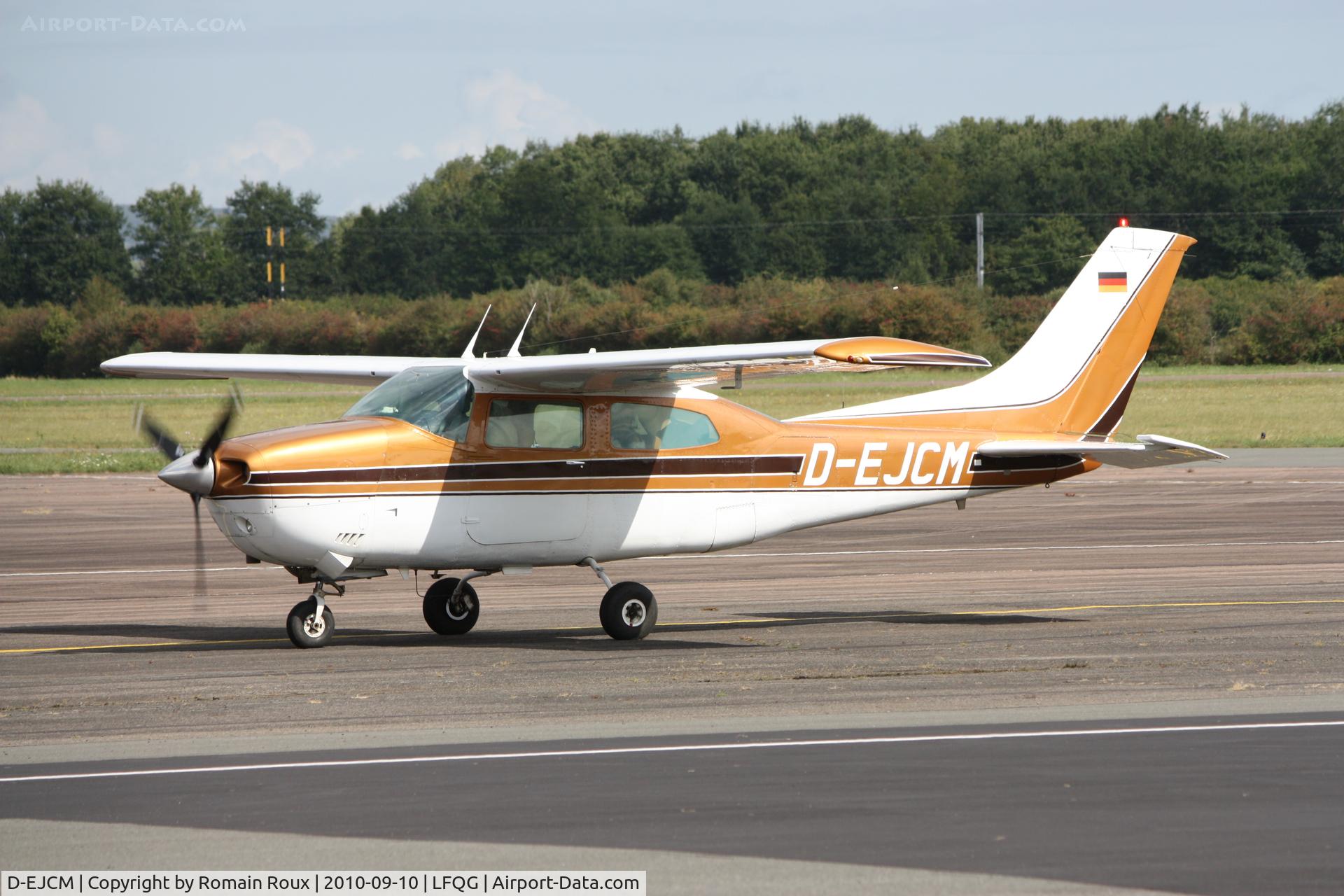 D-EJCM, Cessna T210L Turbo Turbo Centurion C/N 21061215, Parked