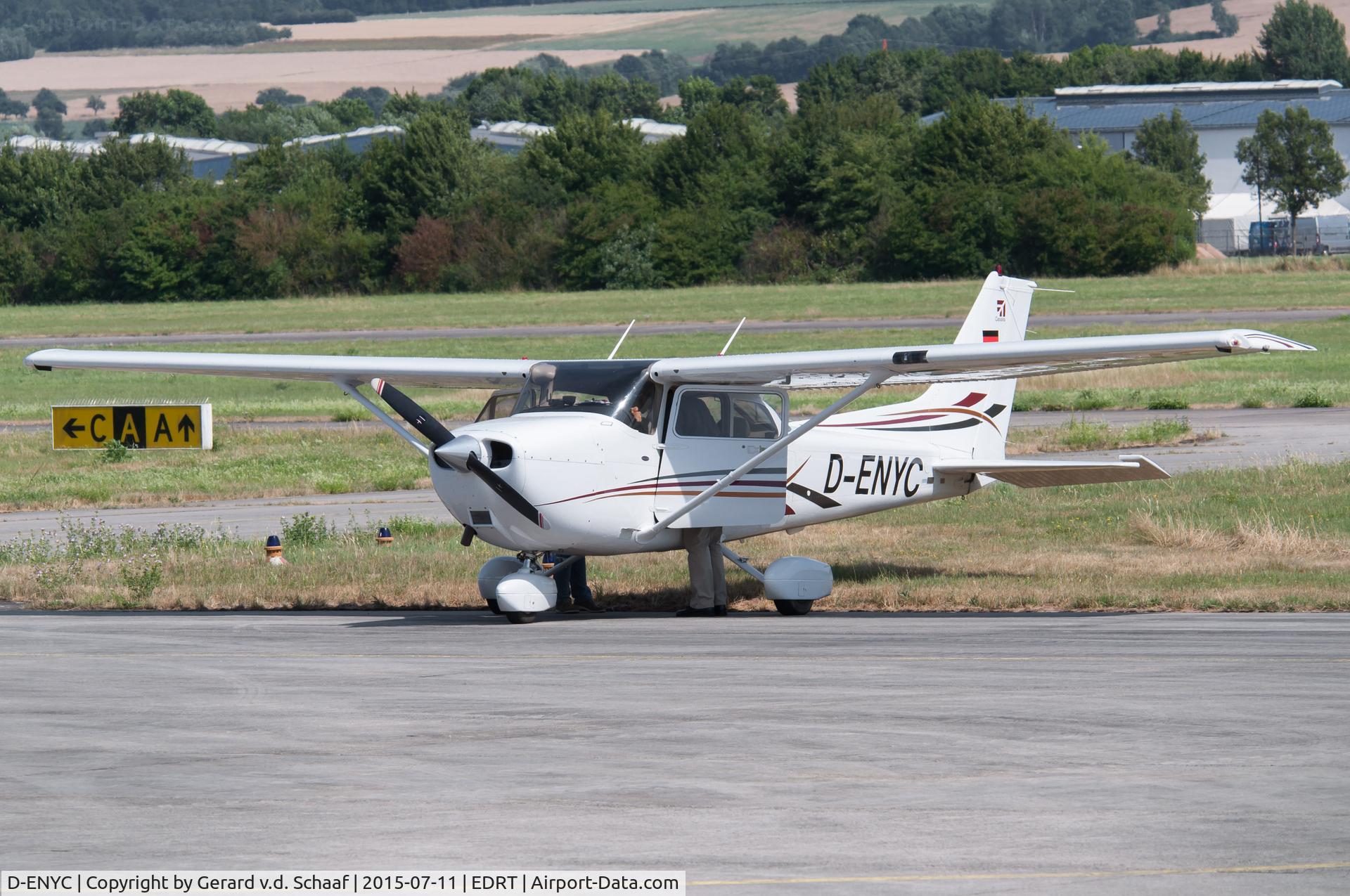 D-ENYC, 2006 Cessna C172S C/N 172S-10233, Trier-Föhren, July 2015
