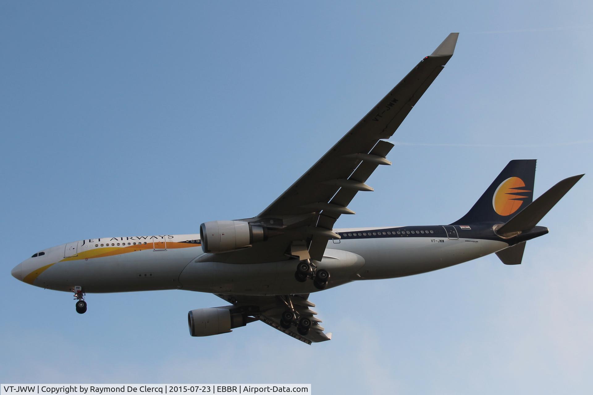 VT-JWW, 2007 Airbus A330-203 C/N 888, VT-JWW landing at Brussels airport. Test reg. F-WWKL ,became VT-JWK.
Became A6-EYA with Etihad Airways between 2013-07-15 and 2015-05-19.