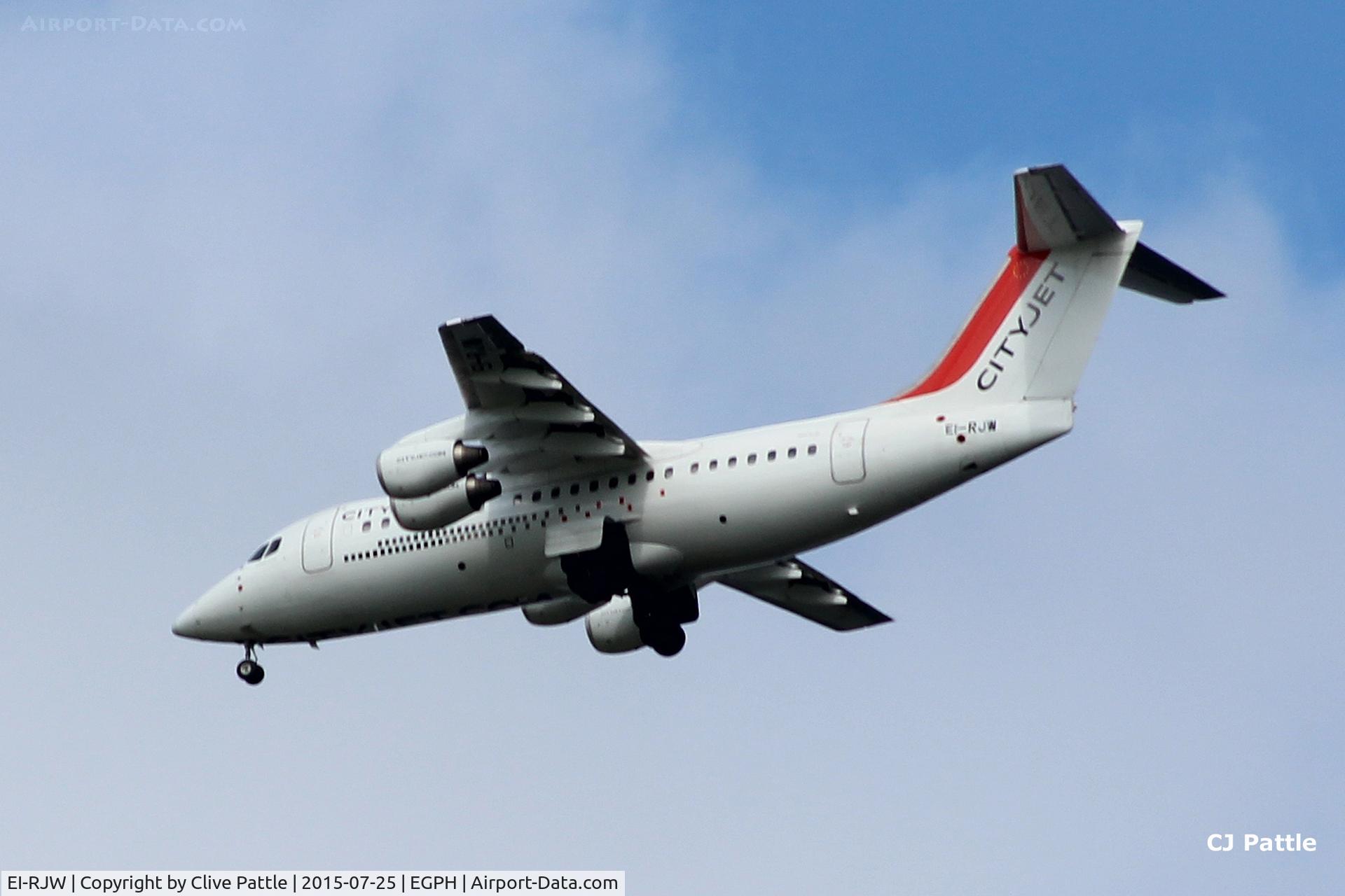 EI-RJW, 2000 British Aerospace Avro 146-RJ85A C/N E2371, On finals for Edinburgh EGPH