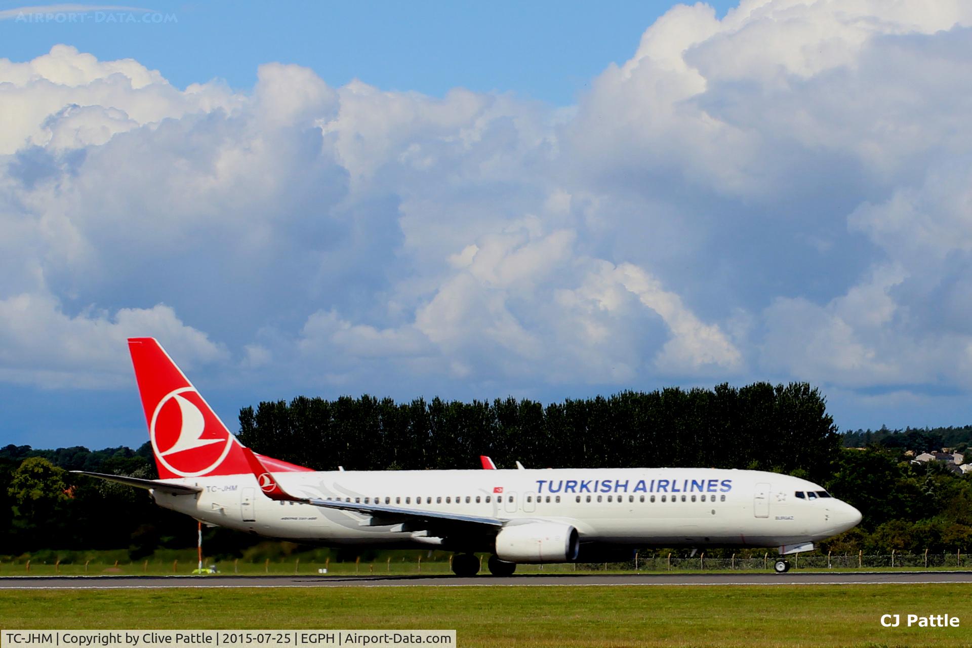 TC-JHM, 2012 Boeing 737-8F2 C/N 40980, Take-off roll at Edinburgh EGPH