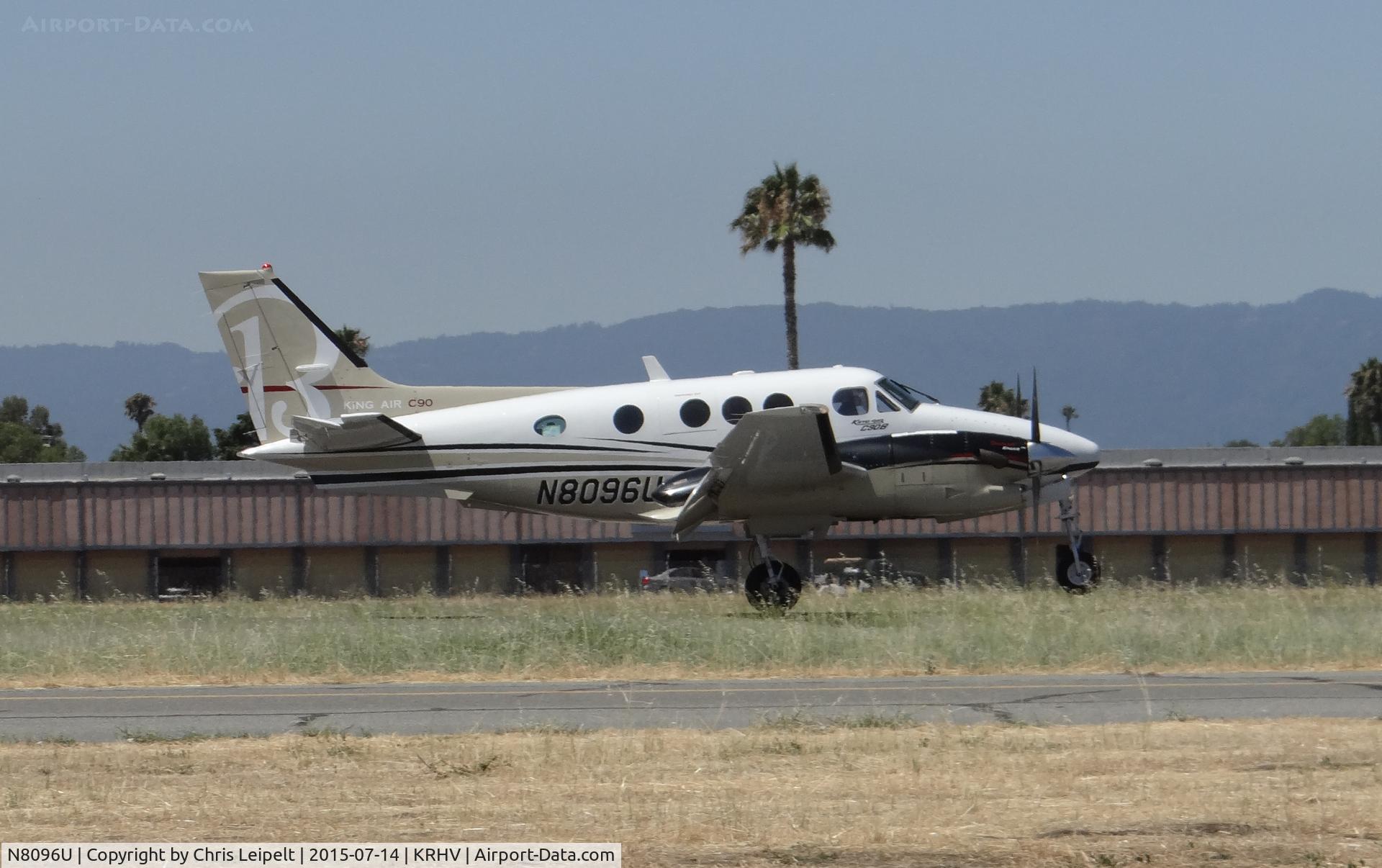 N8096U, 1993 Beech C90A King Air C/N LJ-1326, A locally based 1993 King Air C90B landing runway 31R at Reid Hillview Airport, CA.