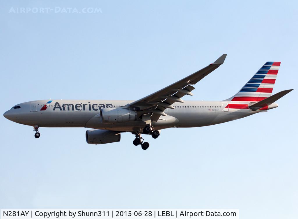 N281AY, 2009 Airbus A330-243 C/N 1041, Landing rwy 25R