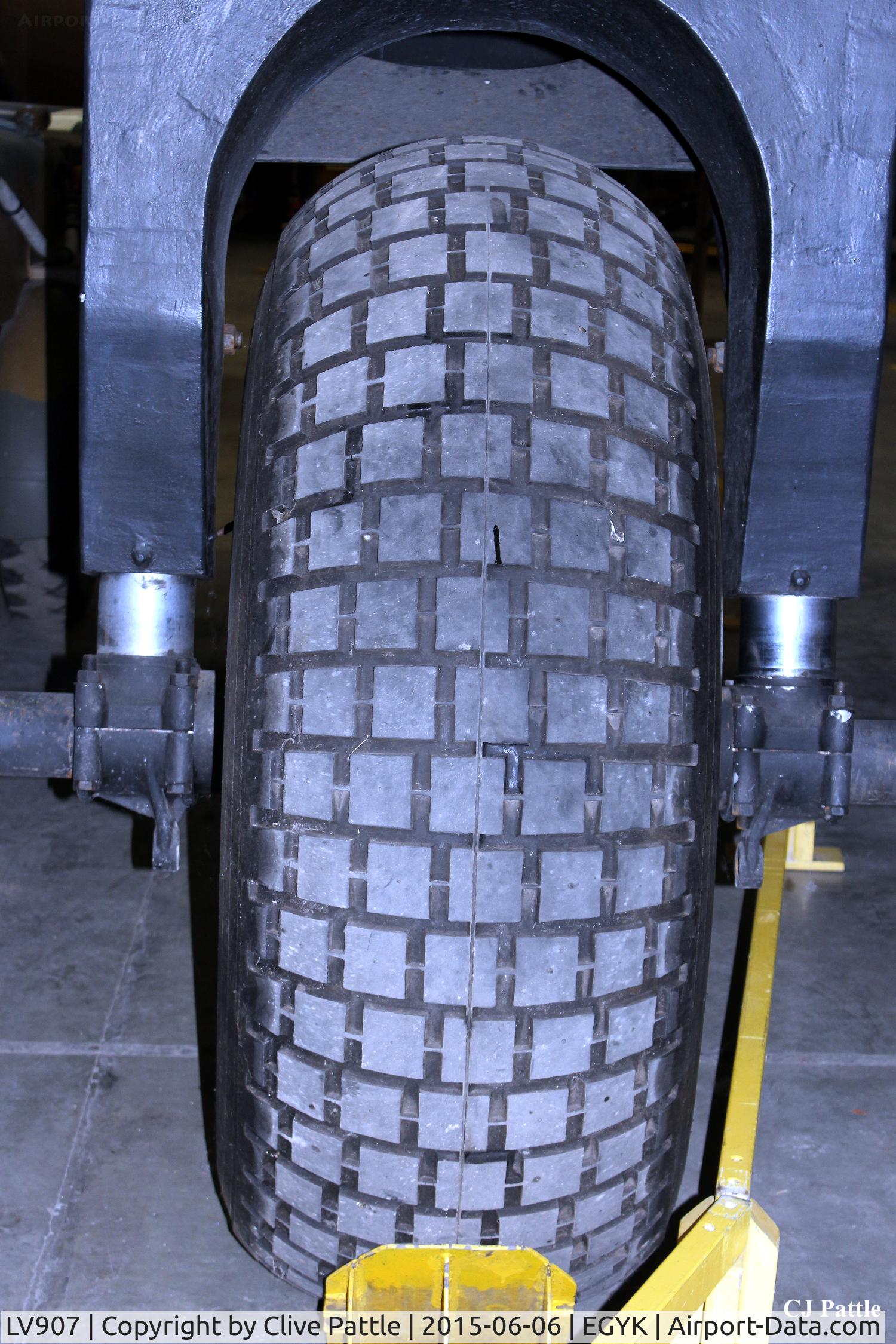 LV907, Handley Page HP-59 Halifax III C/N HR792, On display at the Yorkshire Air Museum EGYK - Close up undercarriage detail