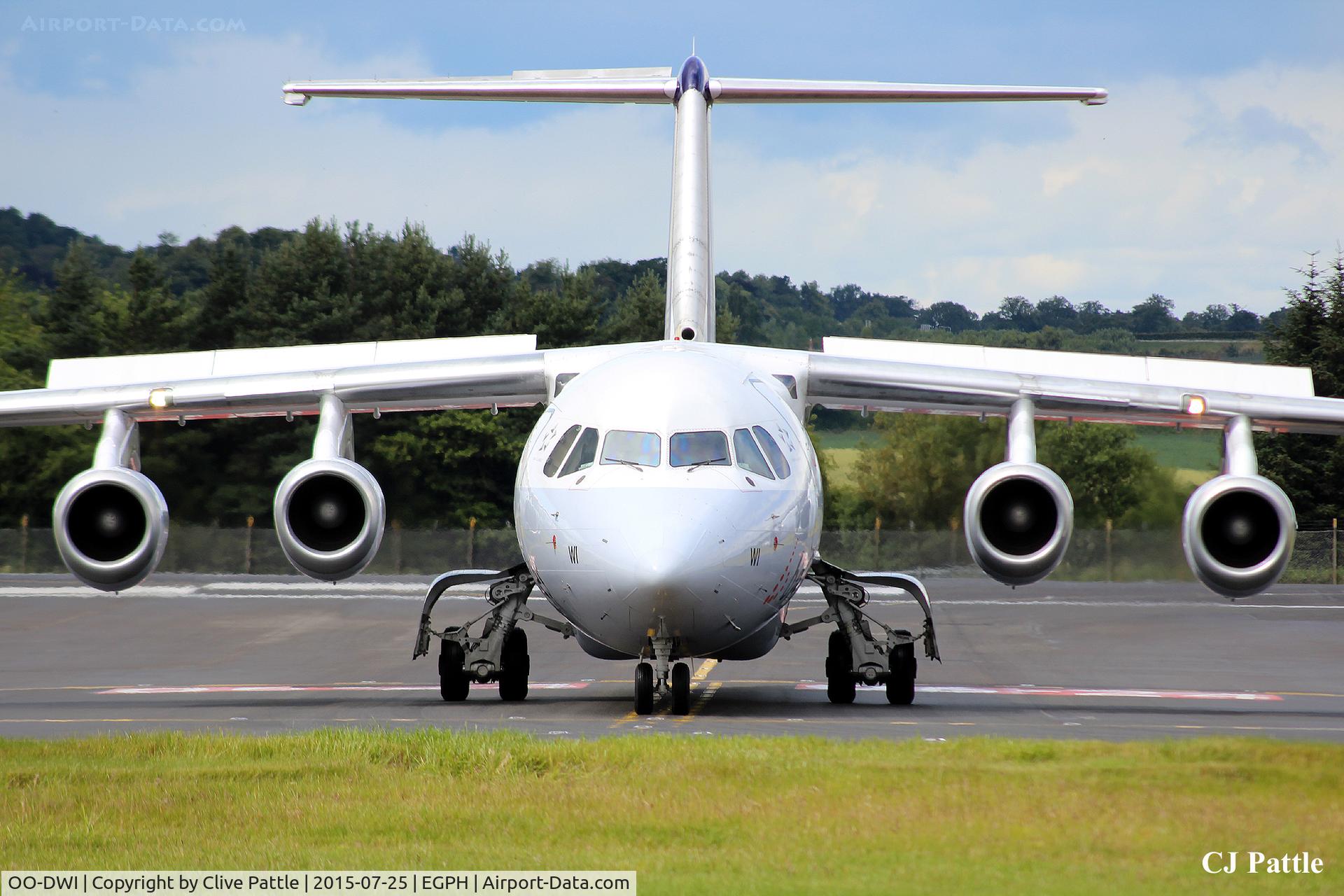 OO-DWI, 1999 British Aerospace Avro 146-RJ100 C/N E3342, Head-on at Edinburgh EGPH